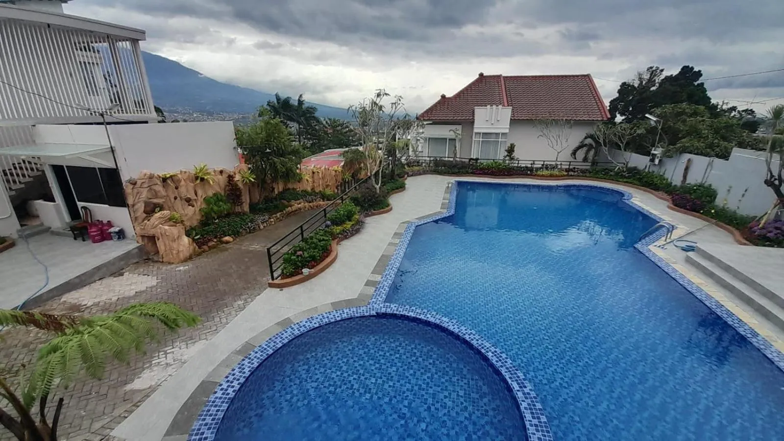 Swimming pool in In Villa Garden Resort