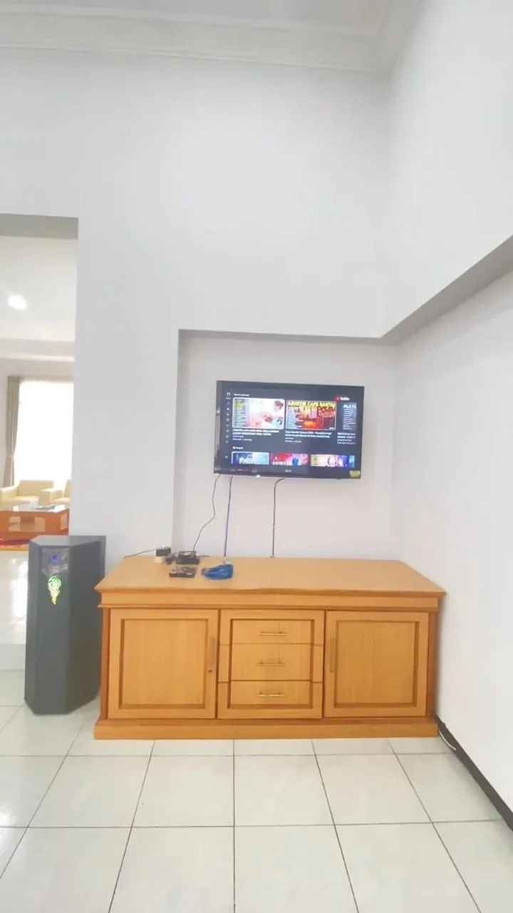 TV and multimedia in In Villa Garden Resort