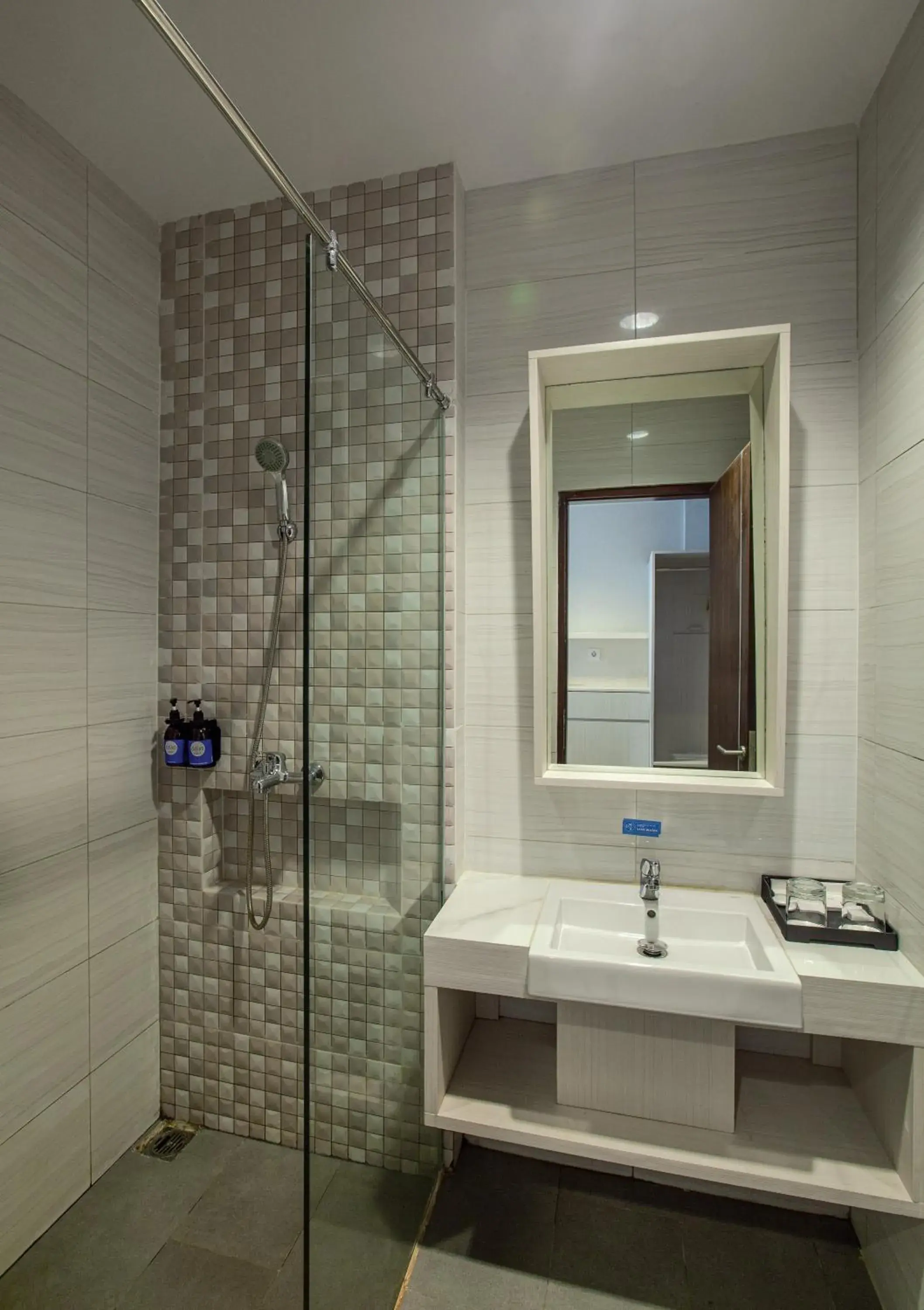 Deluxe Queen Room in Dafam Resort Belitung Deluxe Queen Room in Dafam Resort Belitung