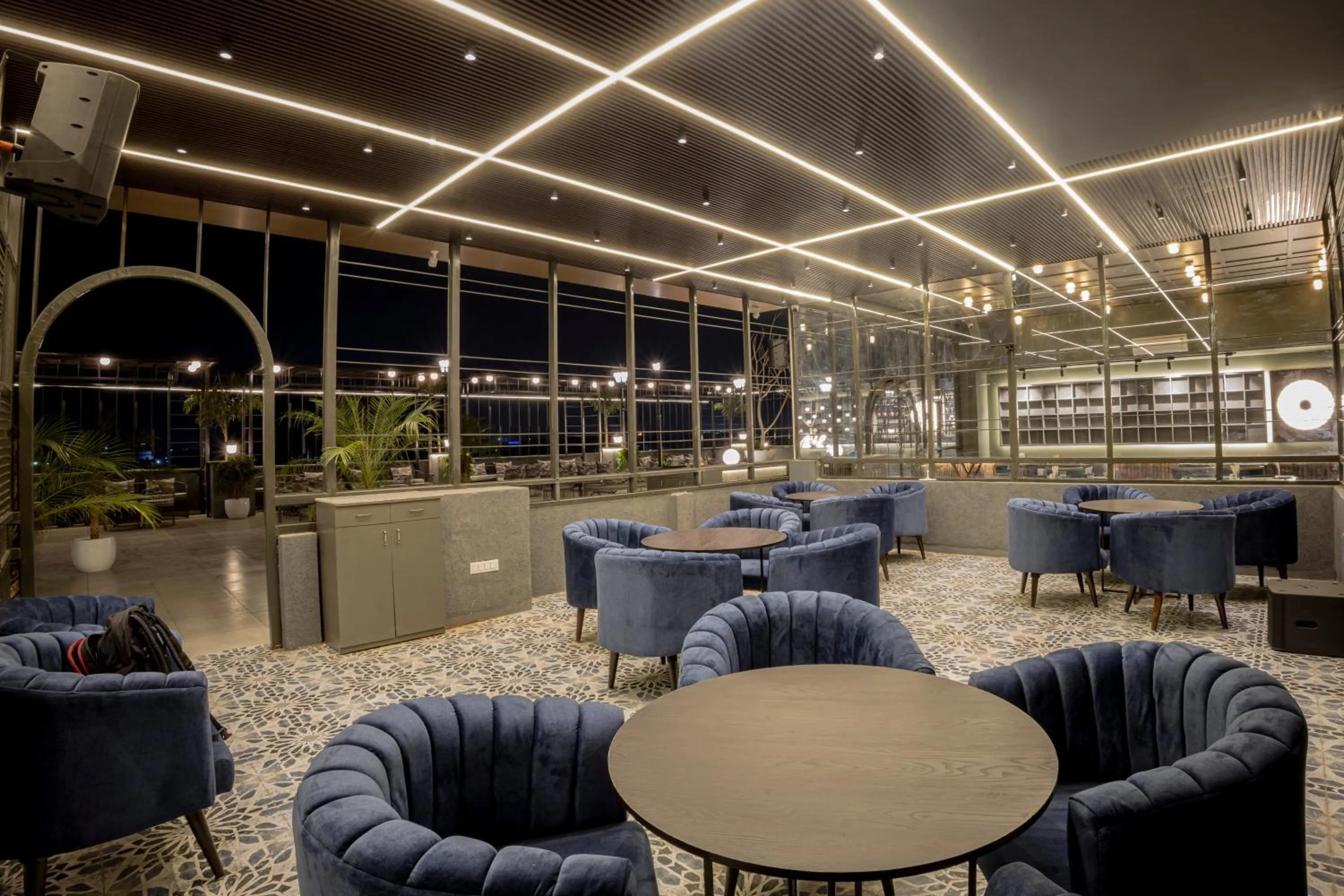 Restaurant/places to eat in Hotel Shubh Vilas