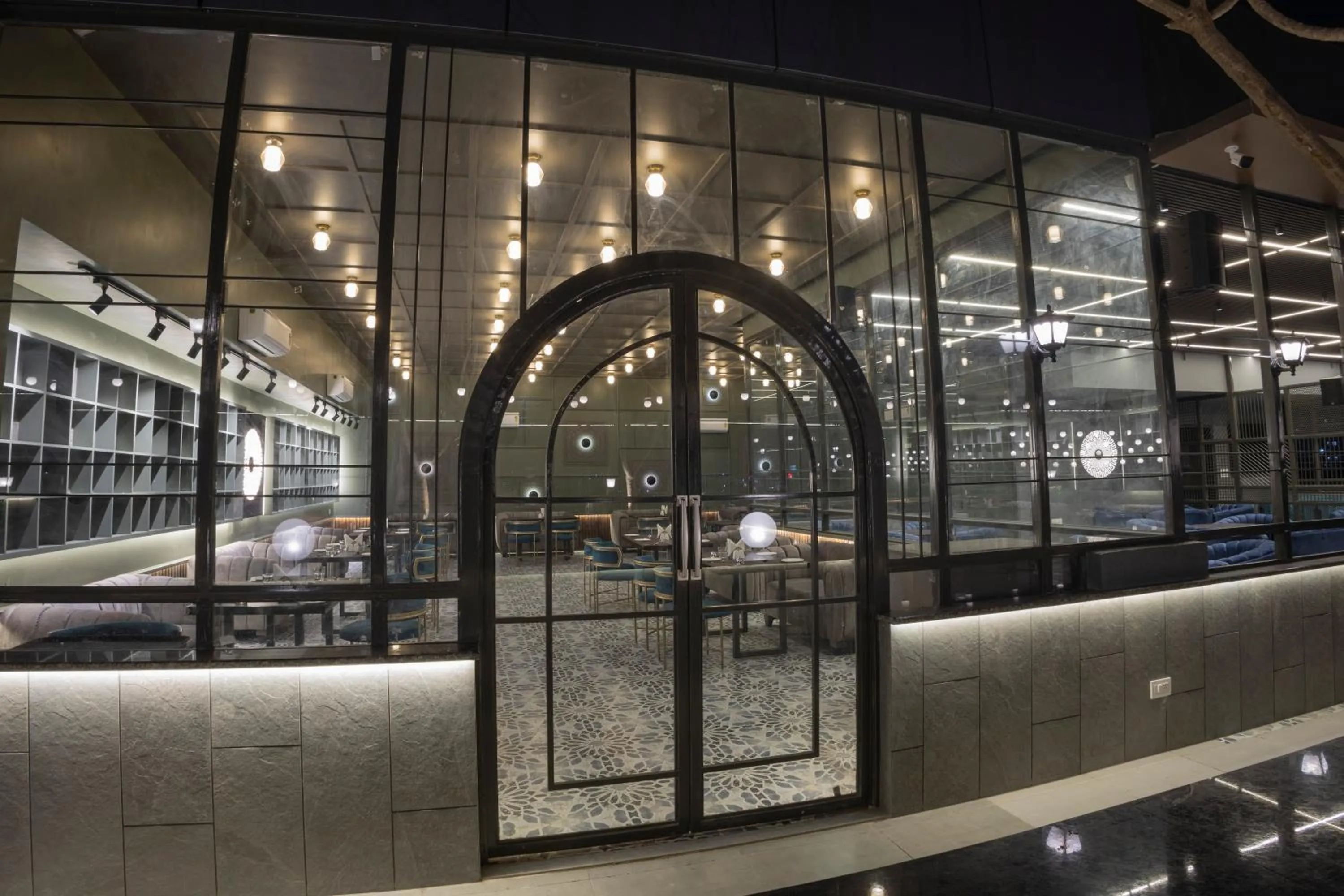 Restaurant/places to eat in Hotel Shubh Vilas