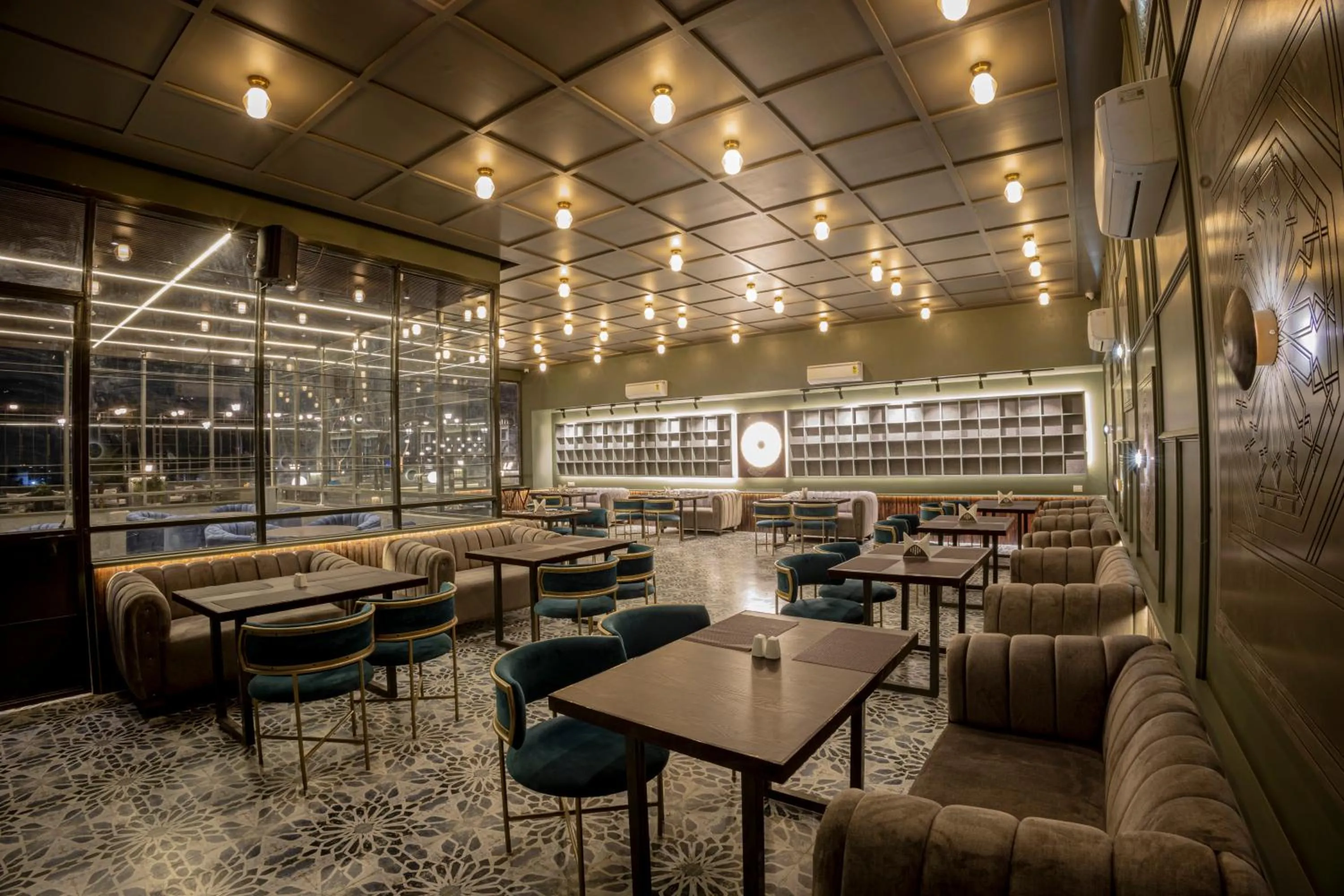 Restaurant/places to eat in Hotel Shubh Vilas