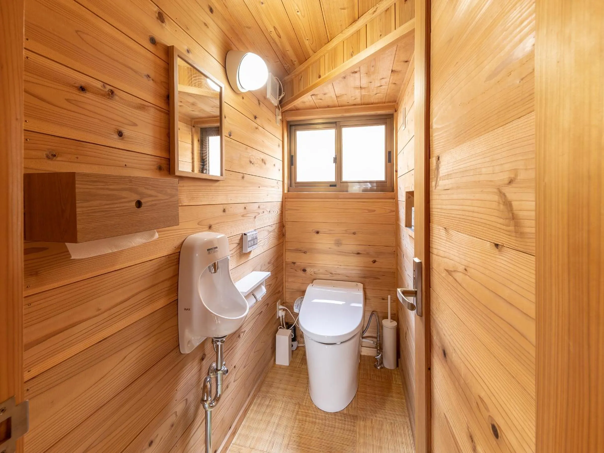 Toilet in Kurokawa Mori No Kiki