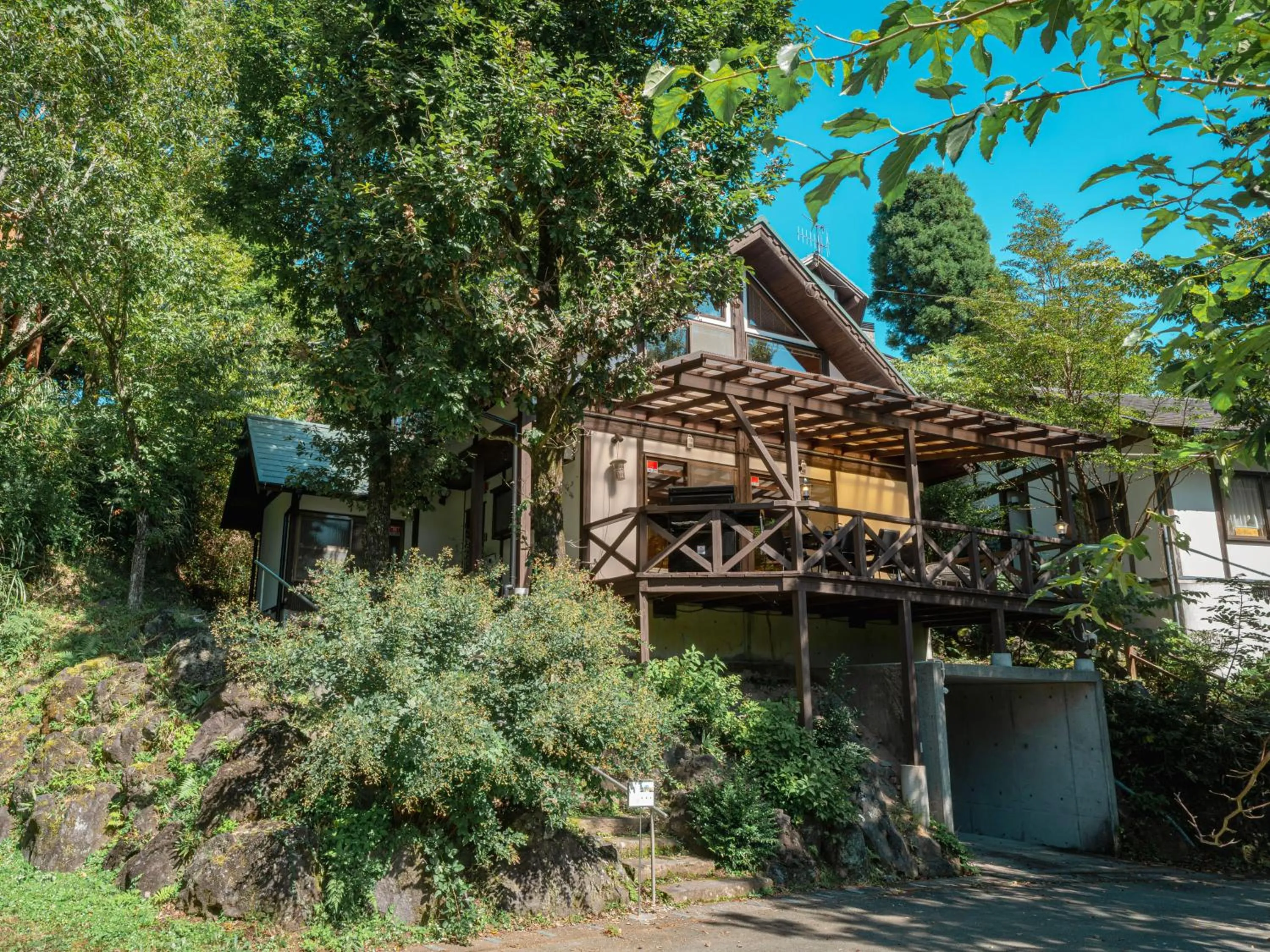 Property building in Kurokawa Mori No Kiki