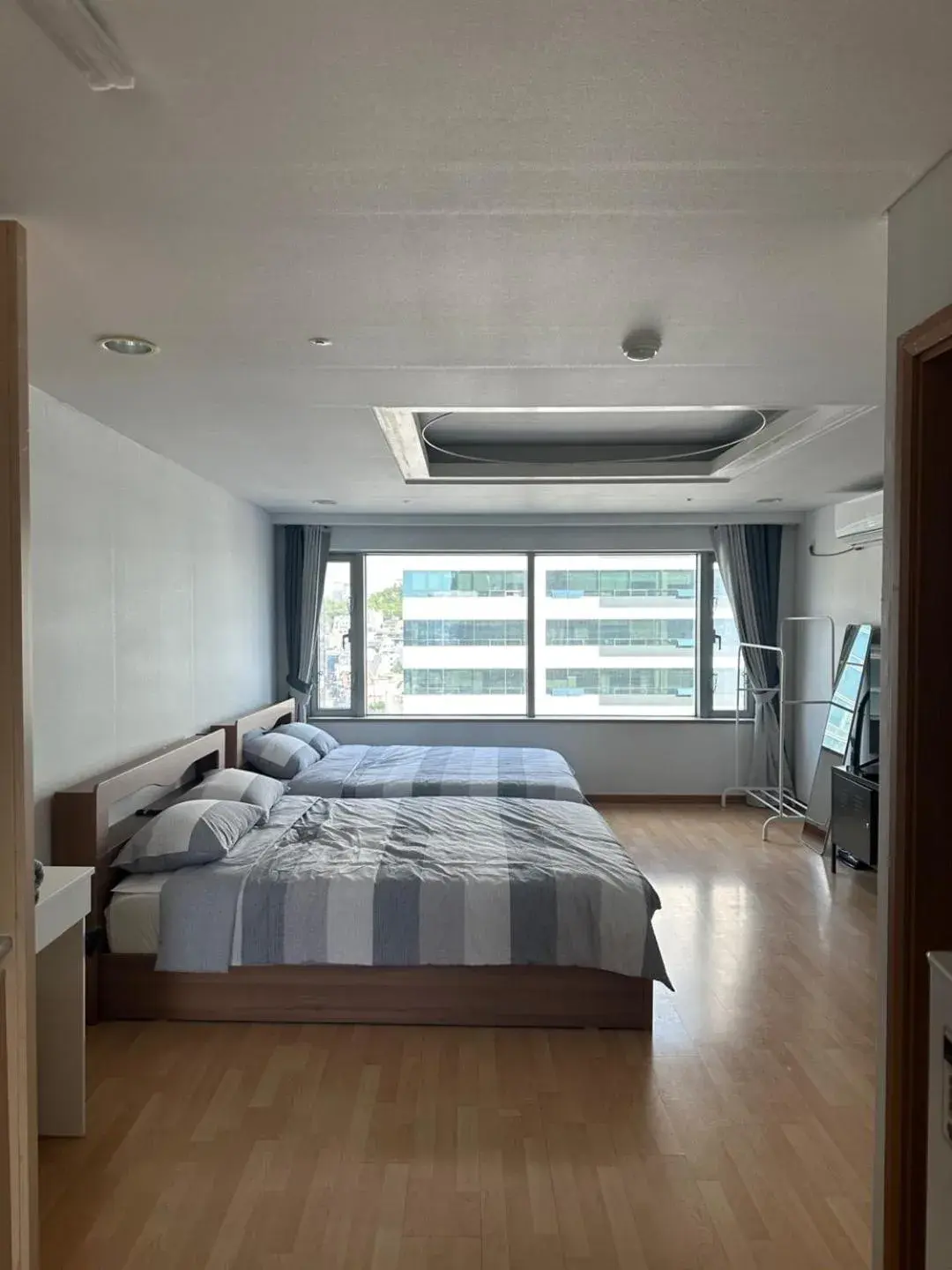 Hongdae Guesthouse 1min from Hongik Uni station Exit #1 Hongdae Guesthouse 1min from Hongik Uni station Exit #1