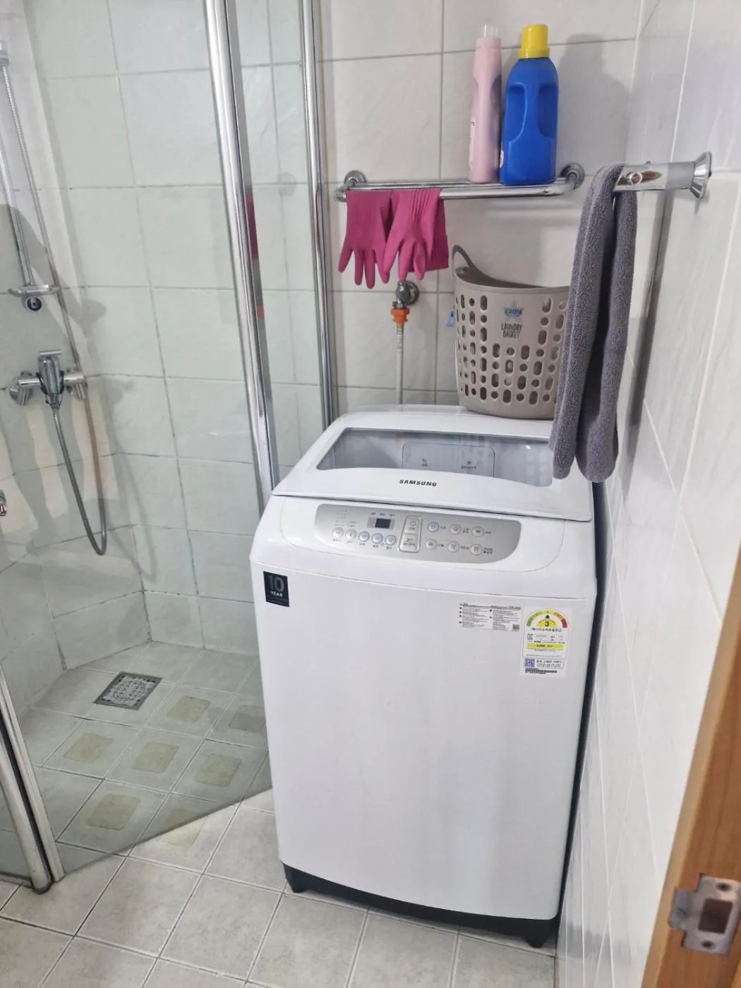 Hongdae Guesthouse 1min from Hongik Uni station Exit #1