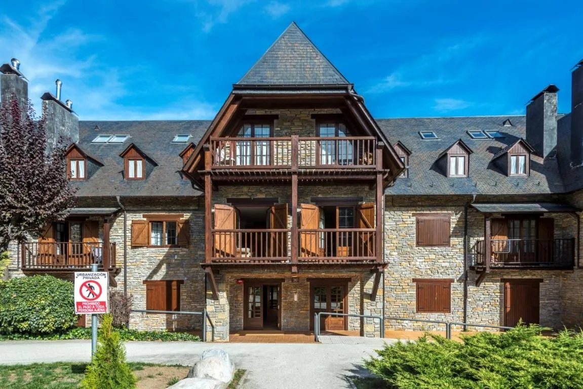 Property building in VIelha V