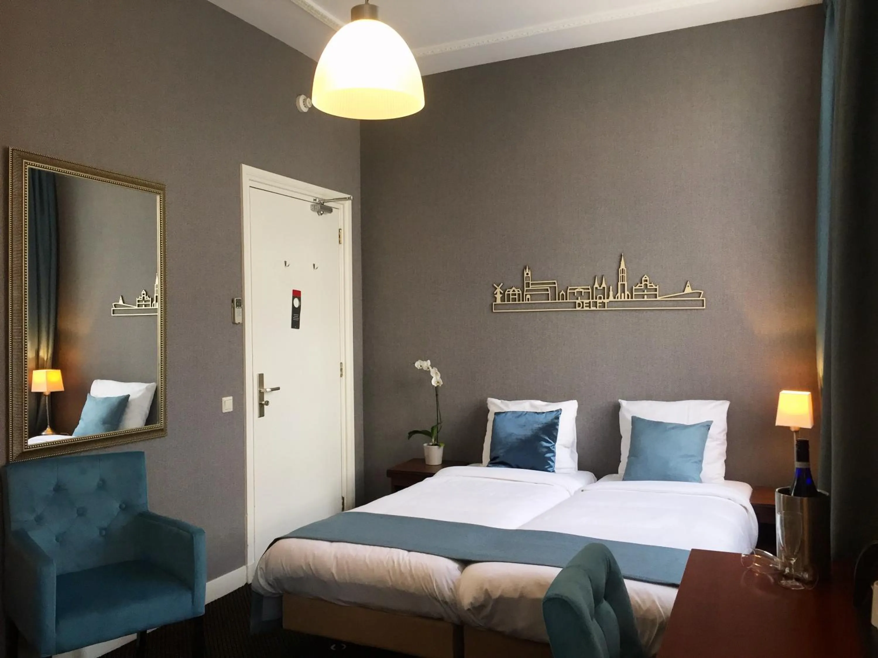 Bed in Hotel Johannes Vermeer Delft