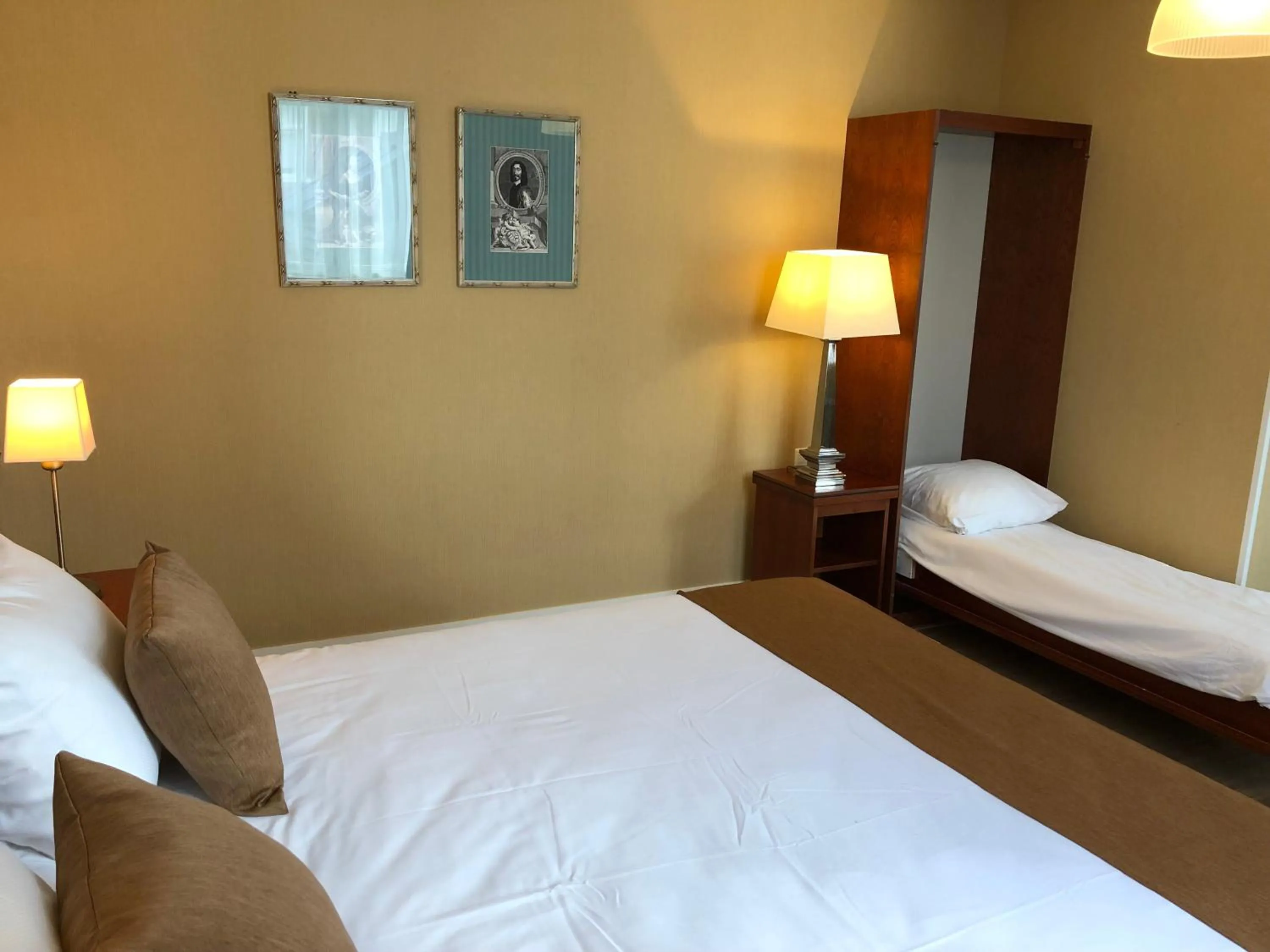 Bed in Hotel Johannes Vermeer Delft