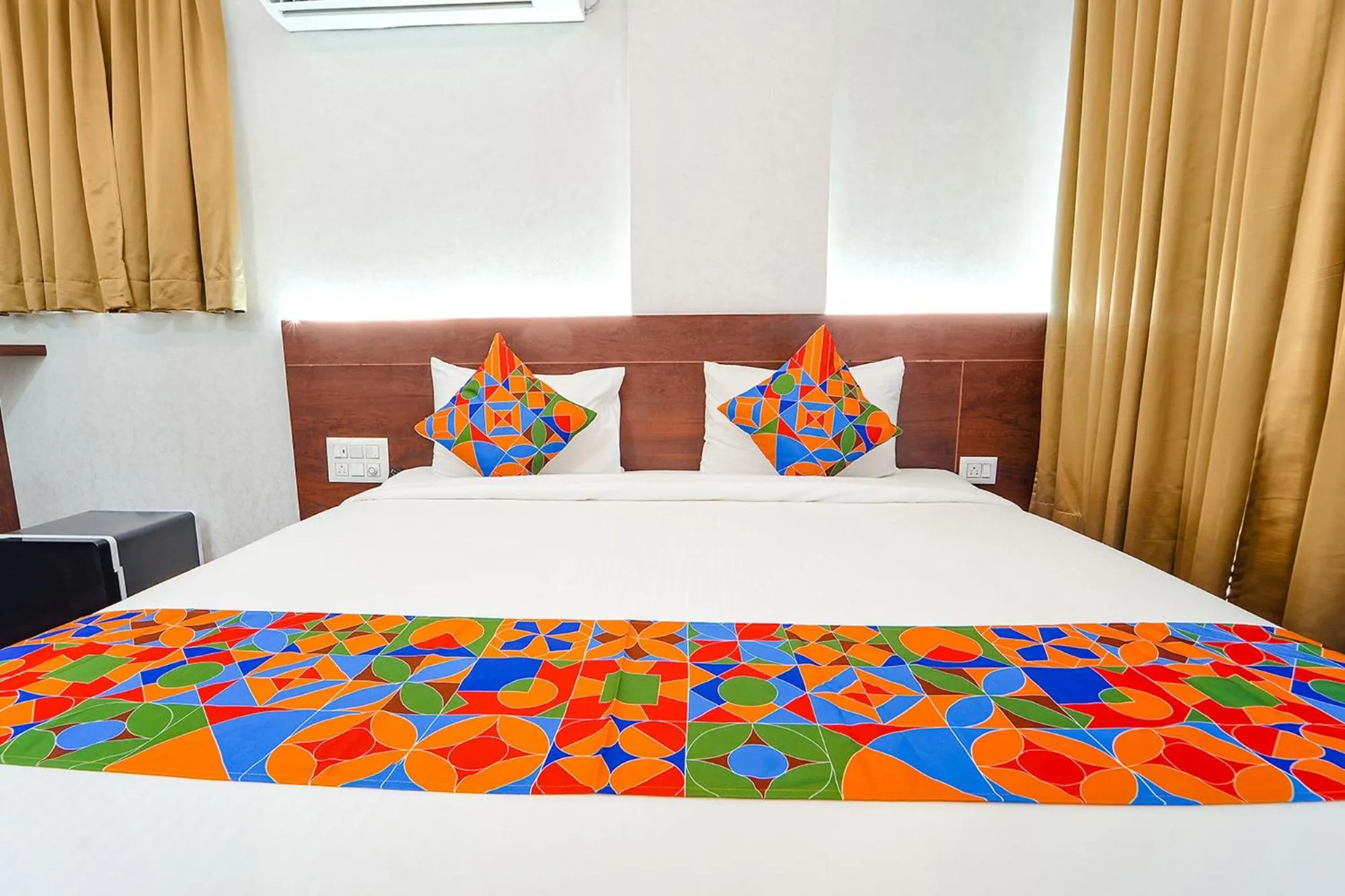 Bed in FabHotel Ellegant Inn