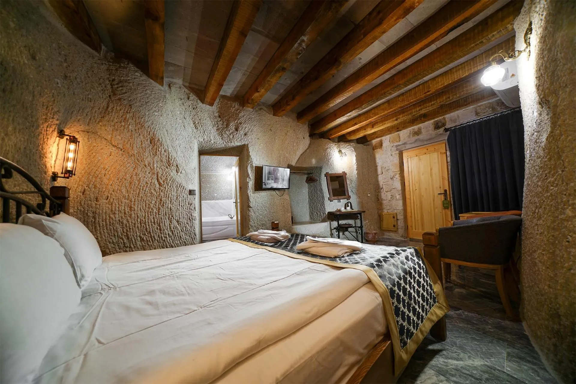 Bed in Caverna Hotel Premium Caves
