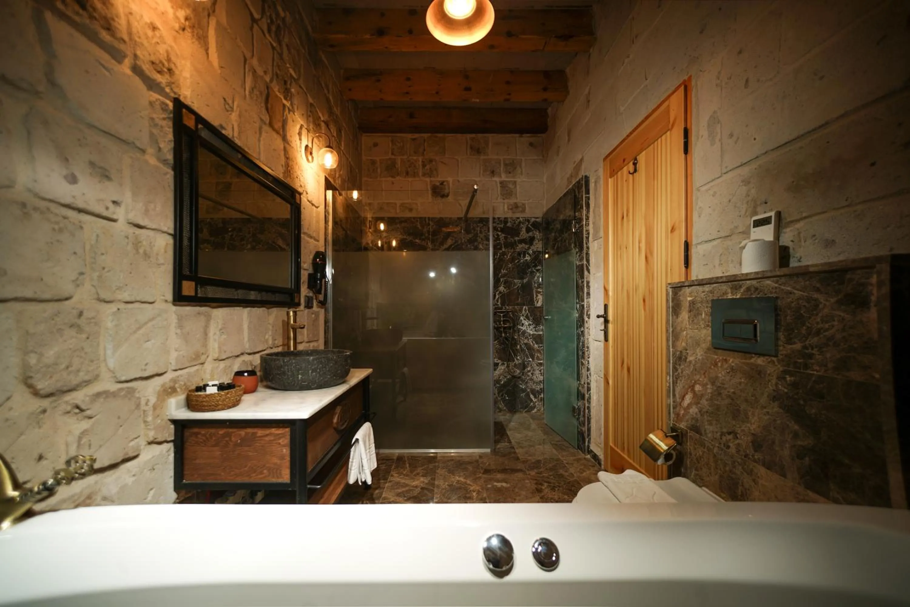 Hot Tub in Caverna Hotel Premium Caves