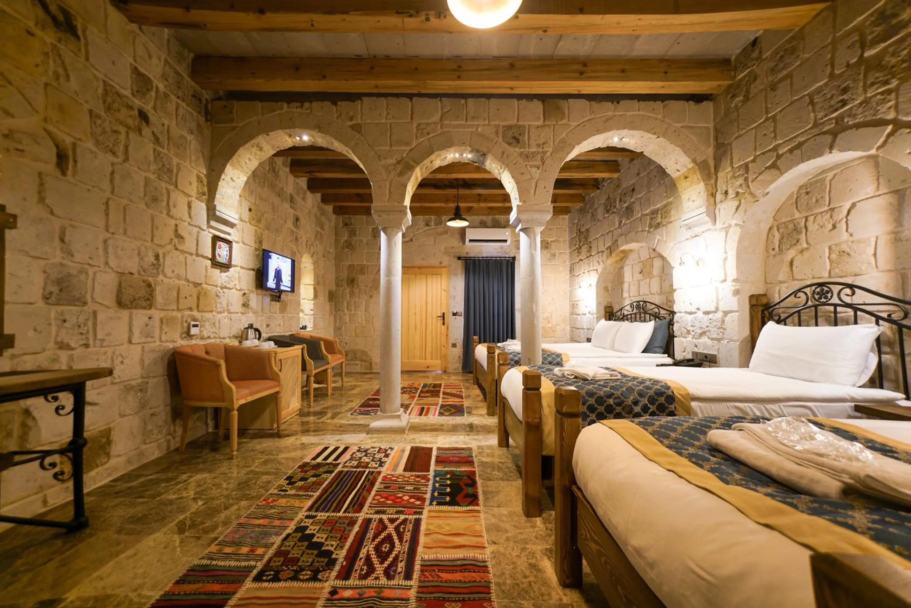 Photo of the whole room, Bed in Caverna Hotel Premium Caves