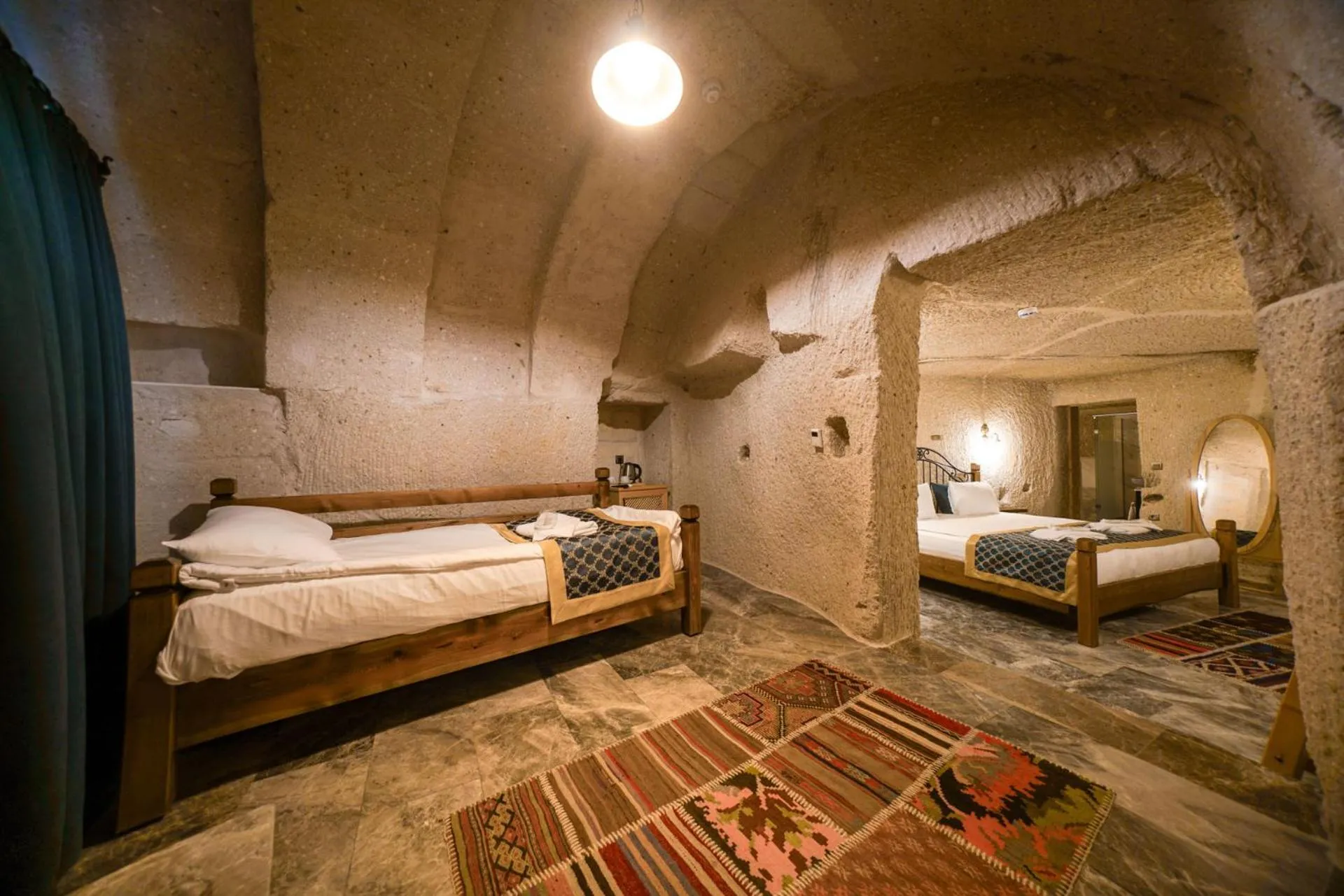 Photo of the whole room, Bed in Caverna Hotel Premium Caves
