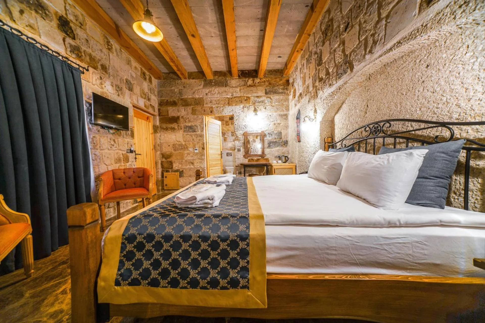 Bed in Caverna Hotel Premium Caves