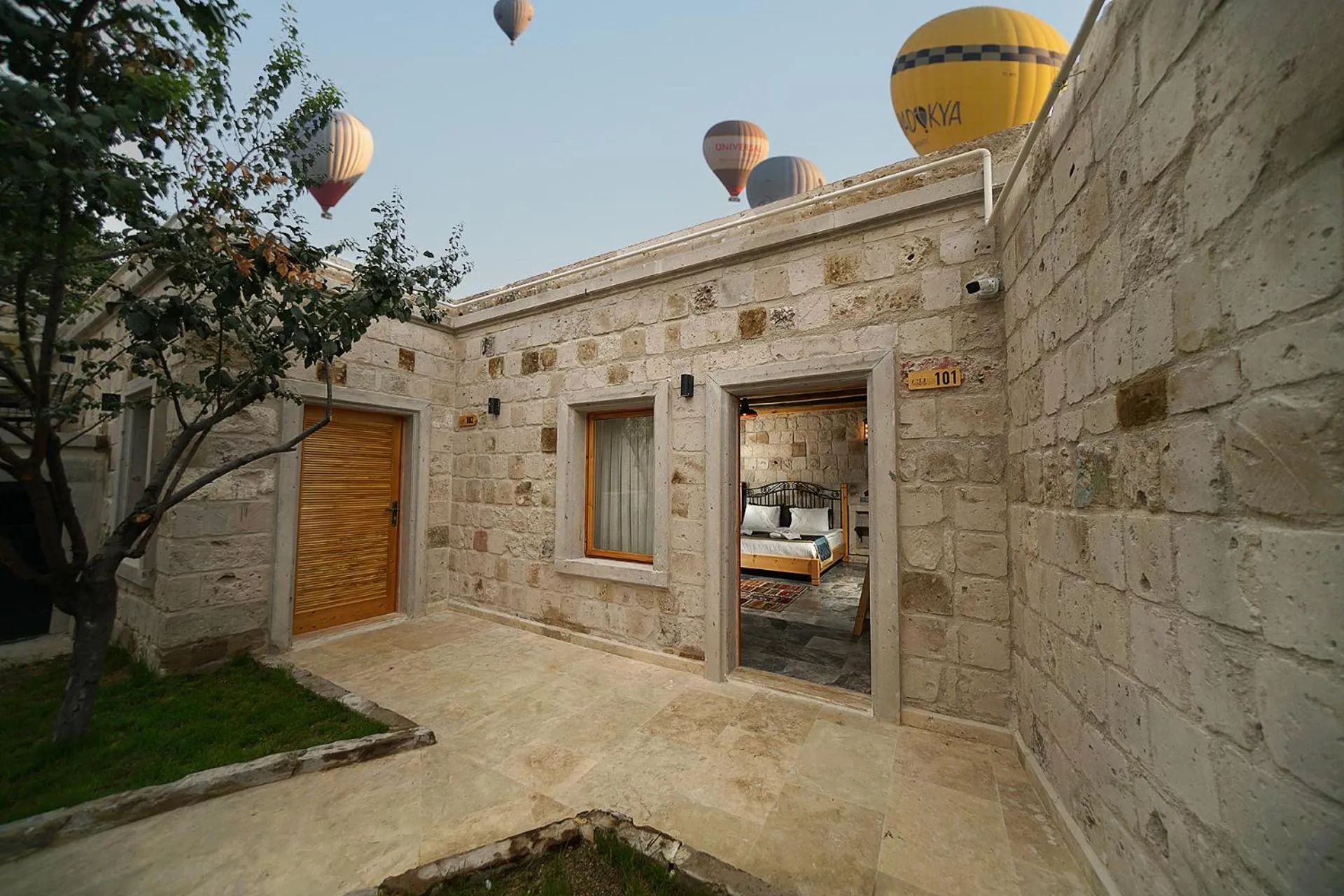 Facade/entrance in Caverna Hotel Premium Caves