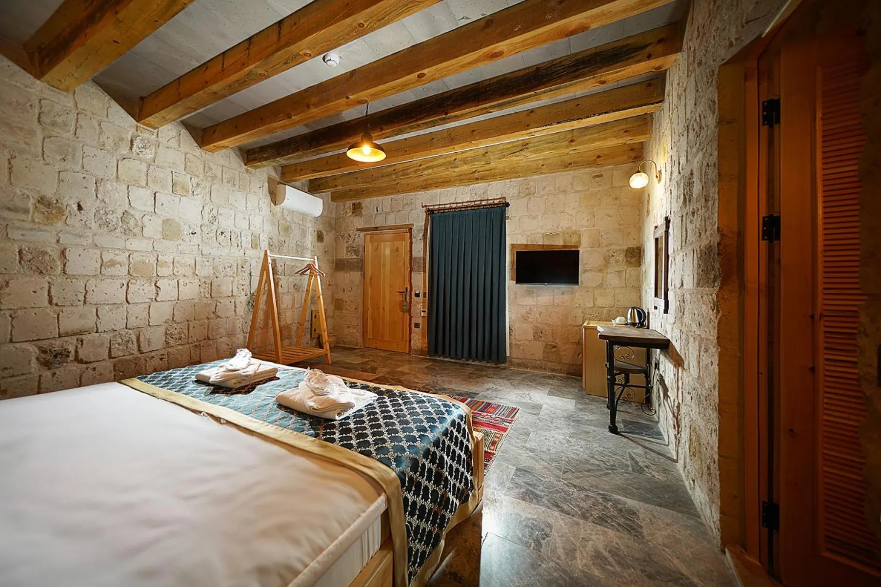 Bed in Caverna Hotel Premium Caves