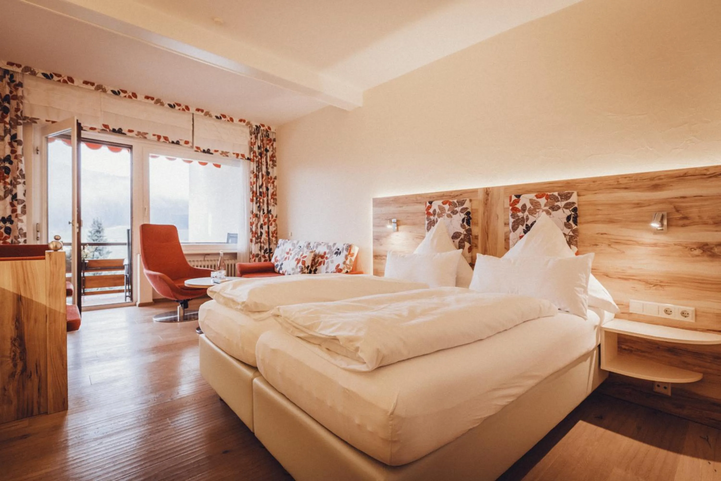 Photo of the whole room, Bed in Wellnesshotel Sonnenhalde Tonbach