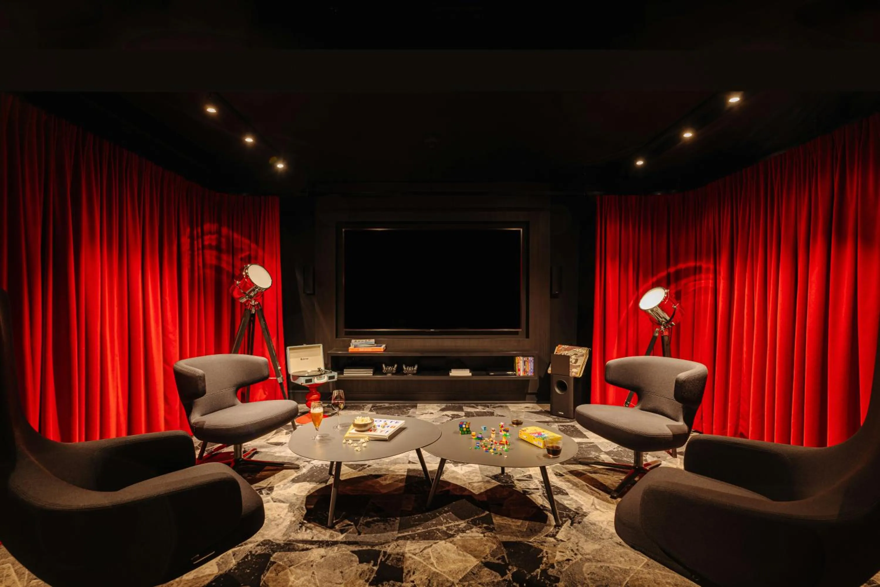 Photo of the whole room in Leonardo Hotel Rotterdam Savoy