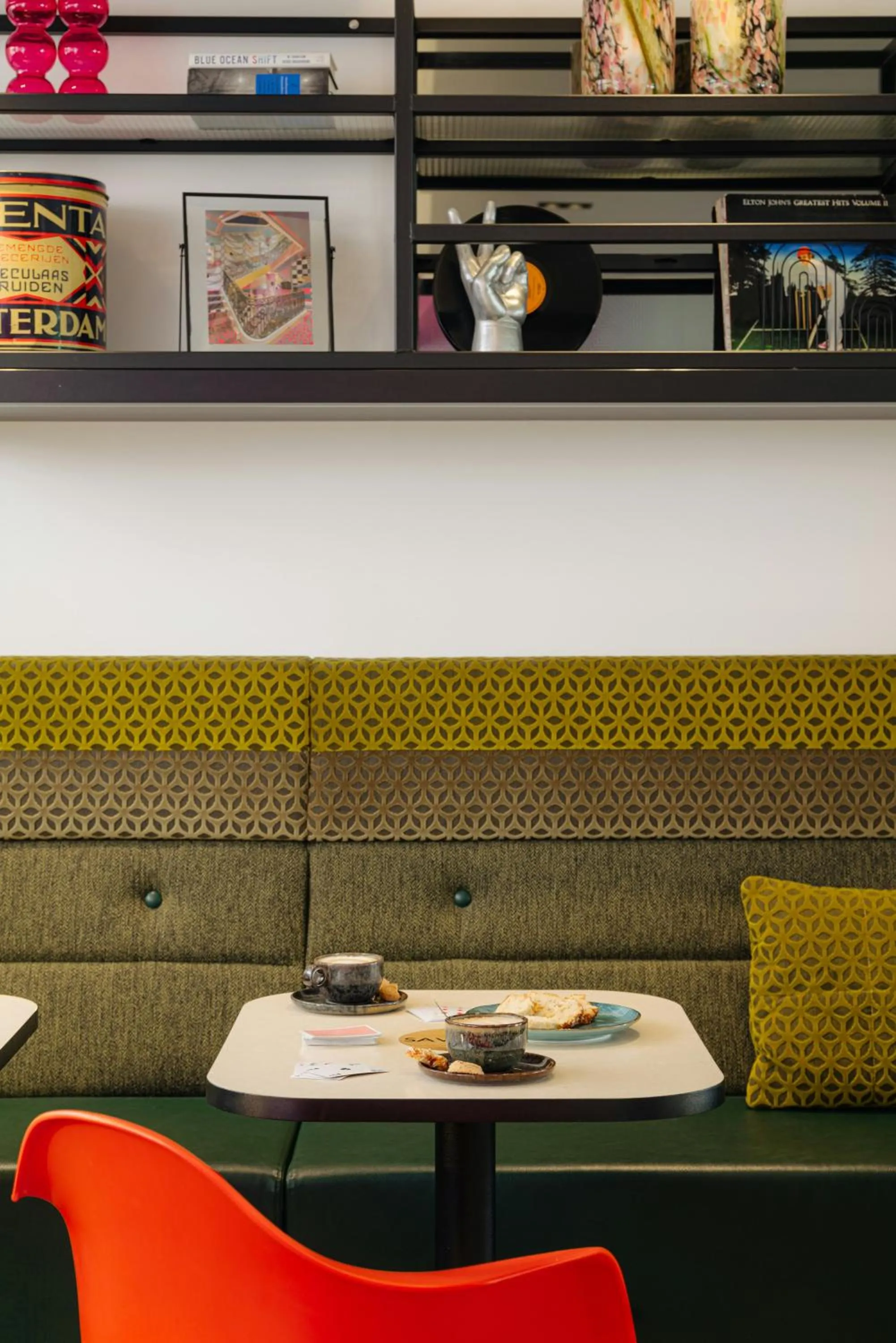 Lobby or reception in Leonardo Hotel Rotterdam Savoy