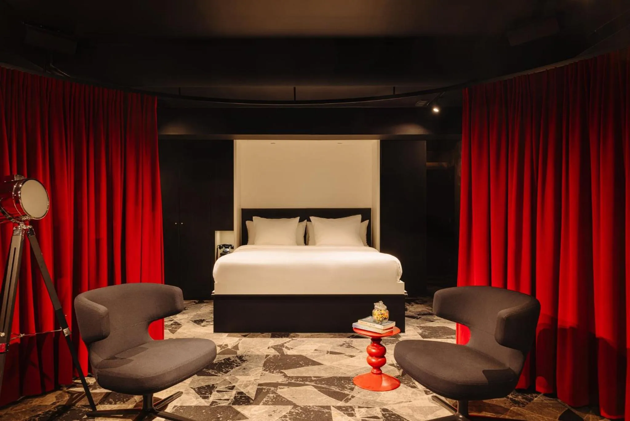 Photo of the whole room, Bed in Leonardo Hotel Rotterdam Savoy