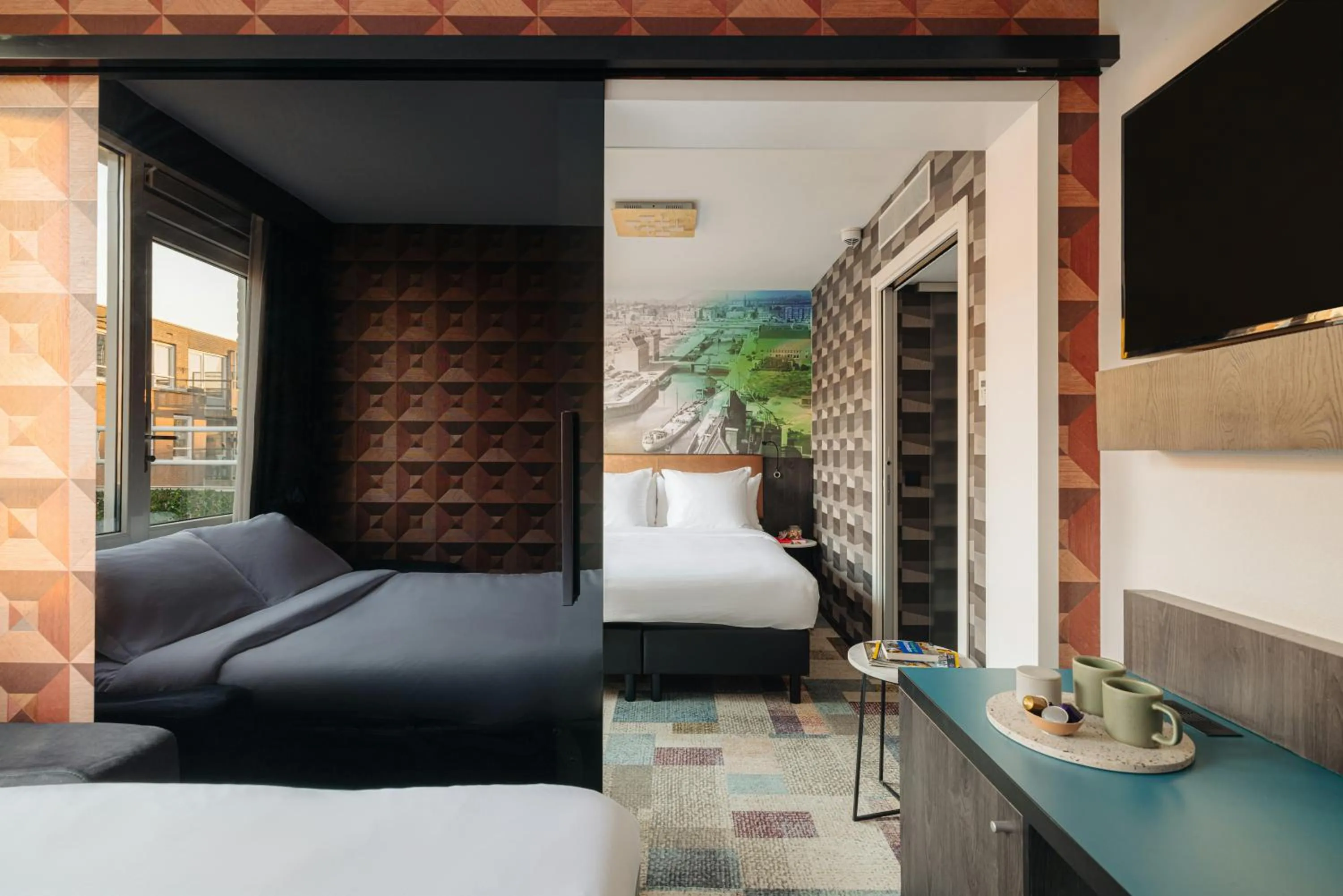 Nearby landmark, Bed in Leonardo Hotel Rotterdam Savoy