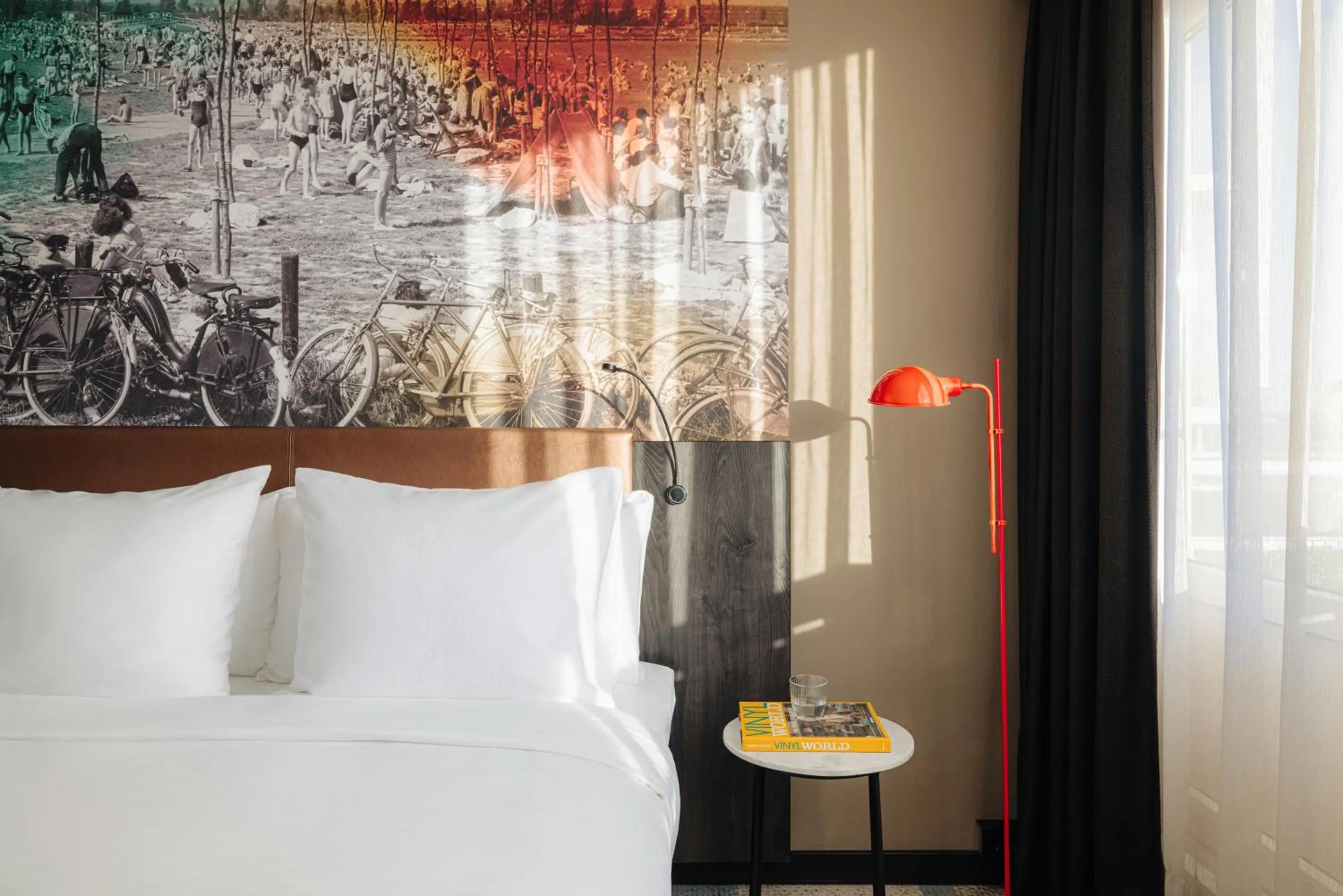 Balcony/Terrace, Bed in Leonardo Hotel Rotterdam Savoy