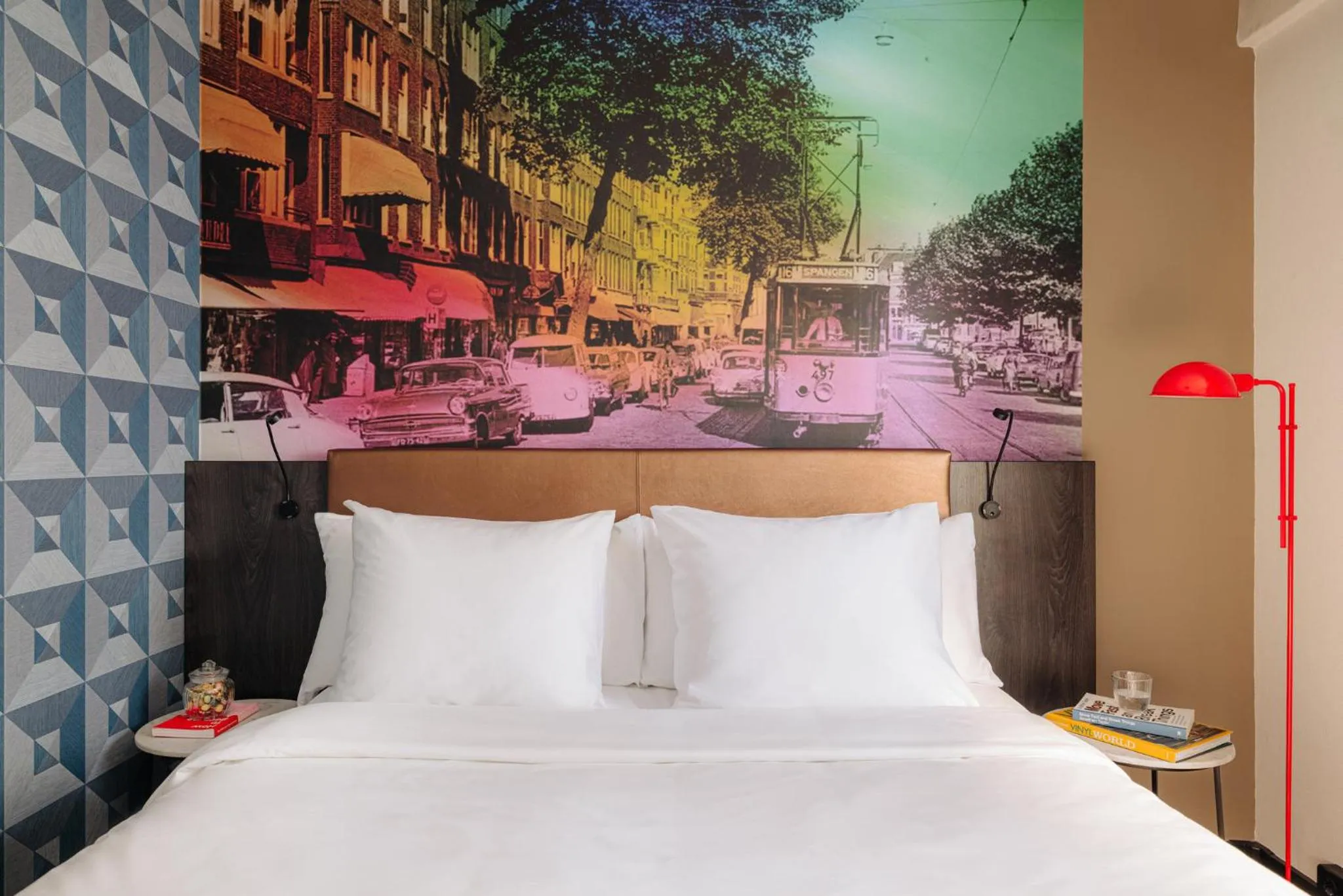 Nearby landmark, Bed in Leonardo Hotel Rotterdam Savoy