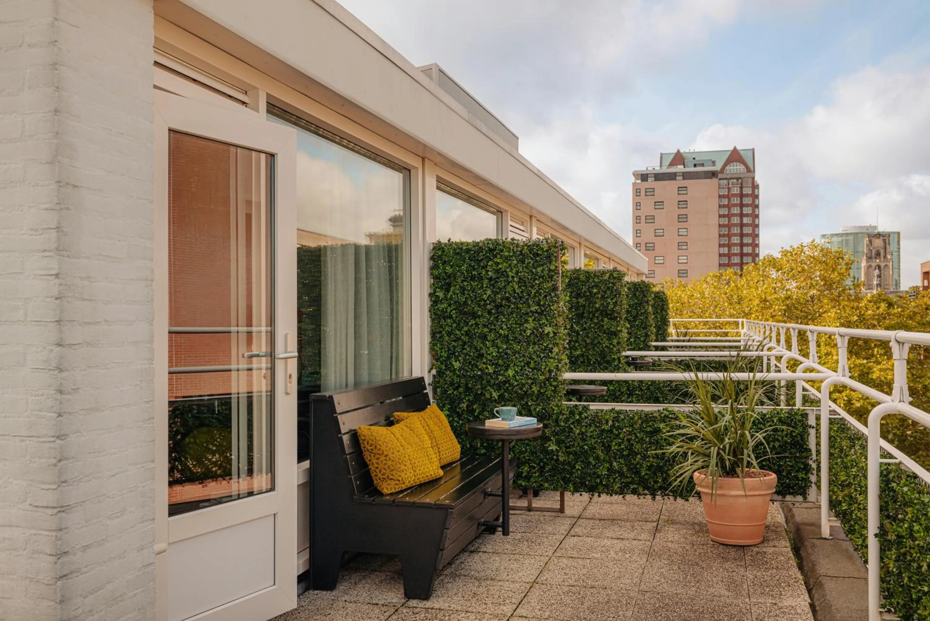 Balcony/Terrace in Leonardo Hotel Rotterdam Savoy