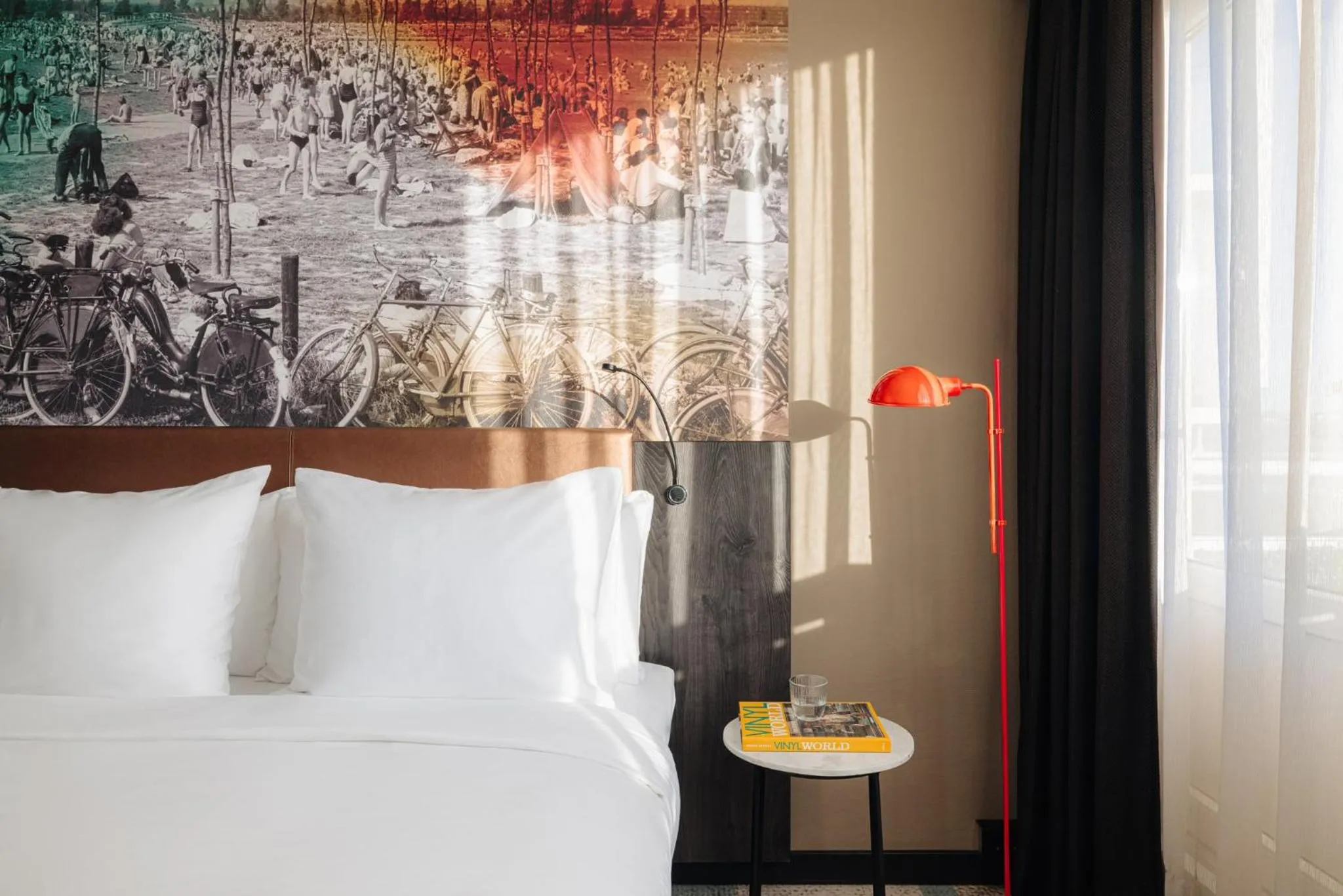 Balcony/Terrace, Bed in Leonardo Hotel Rotterdam Savoy