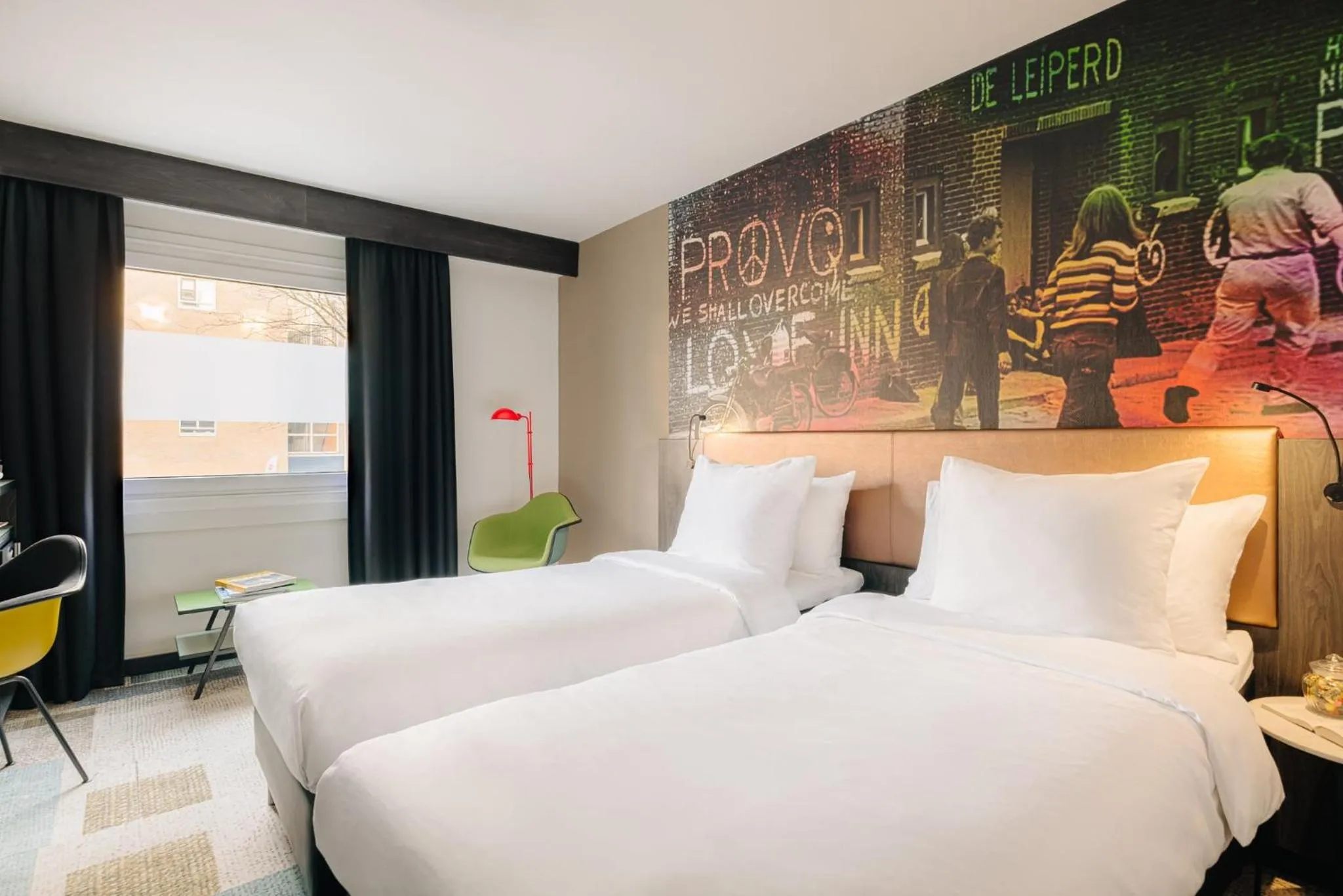 Photo of the whole room, Bed in Leonardo Hotel Rotterdam Savoy