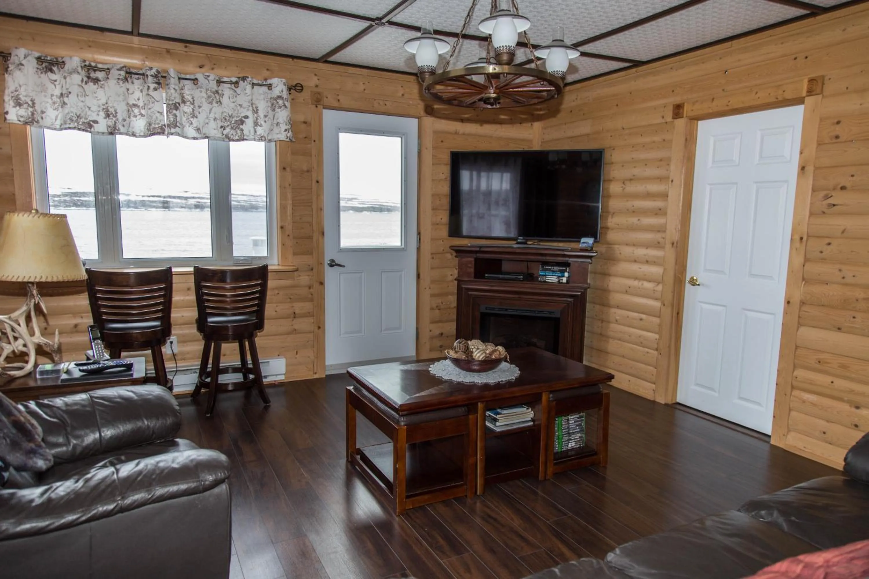 Communal lounge/ TV room in Burnt Cape Cabins