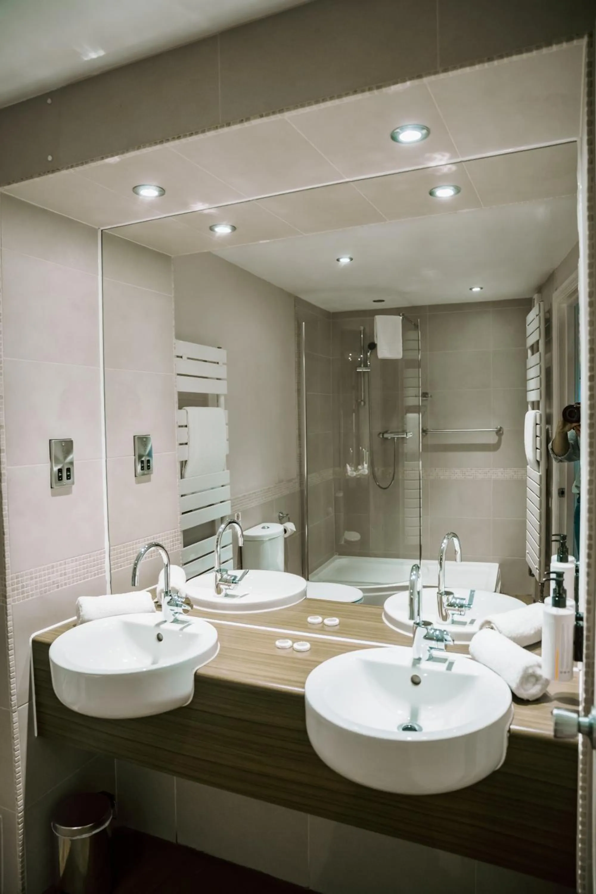 Bathroom in Allerdale Court Hotel