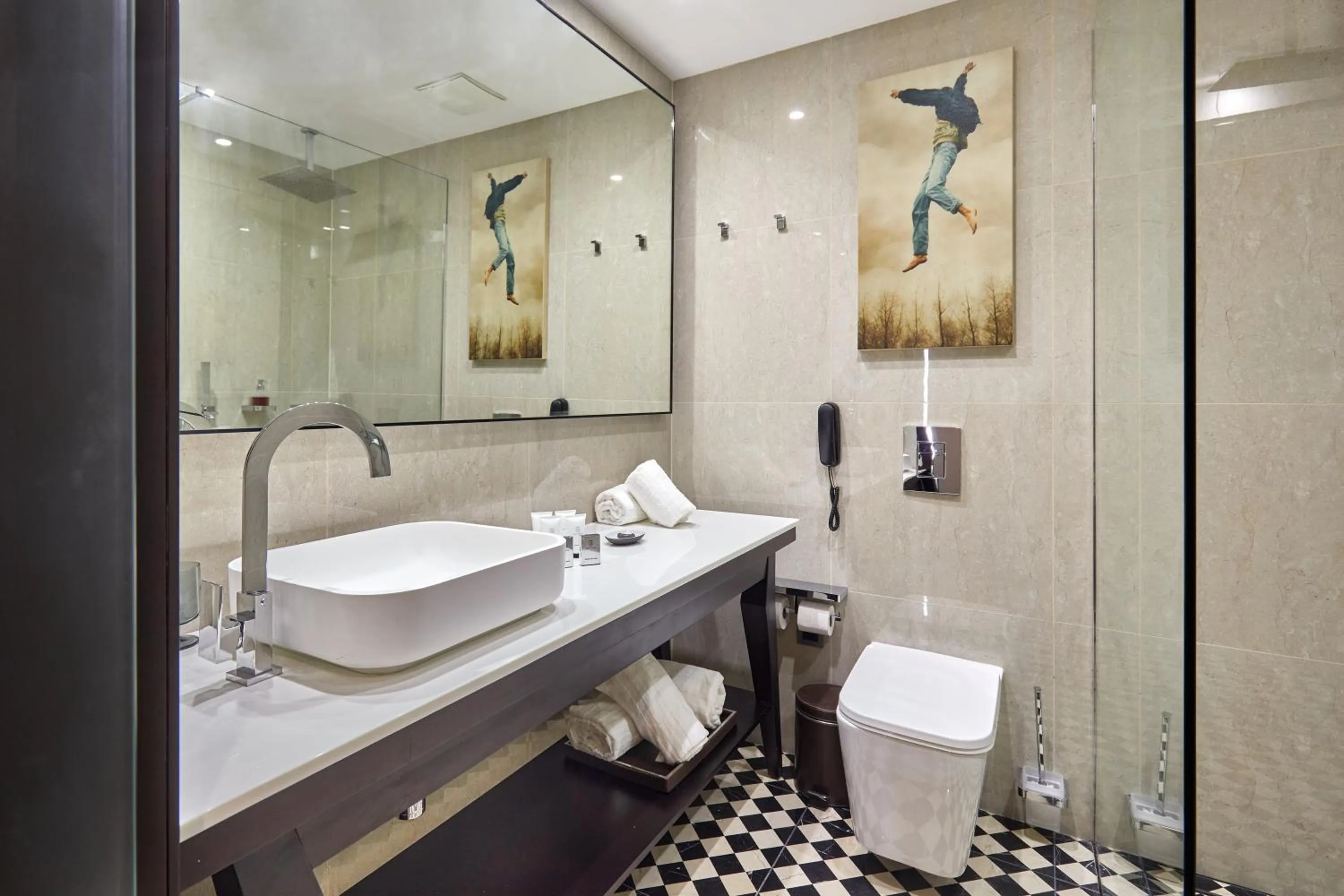 Toilet in Hotel Cortes Rambla