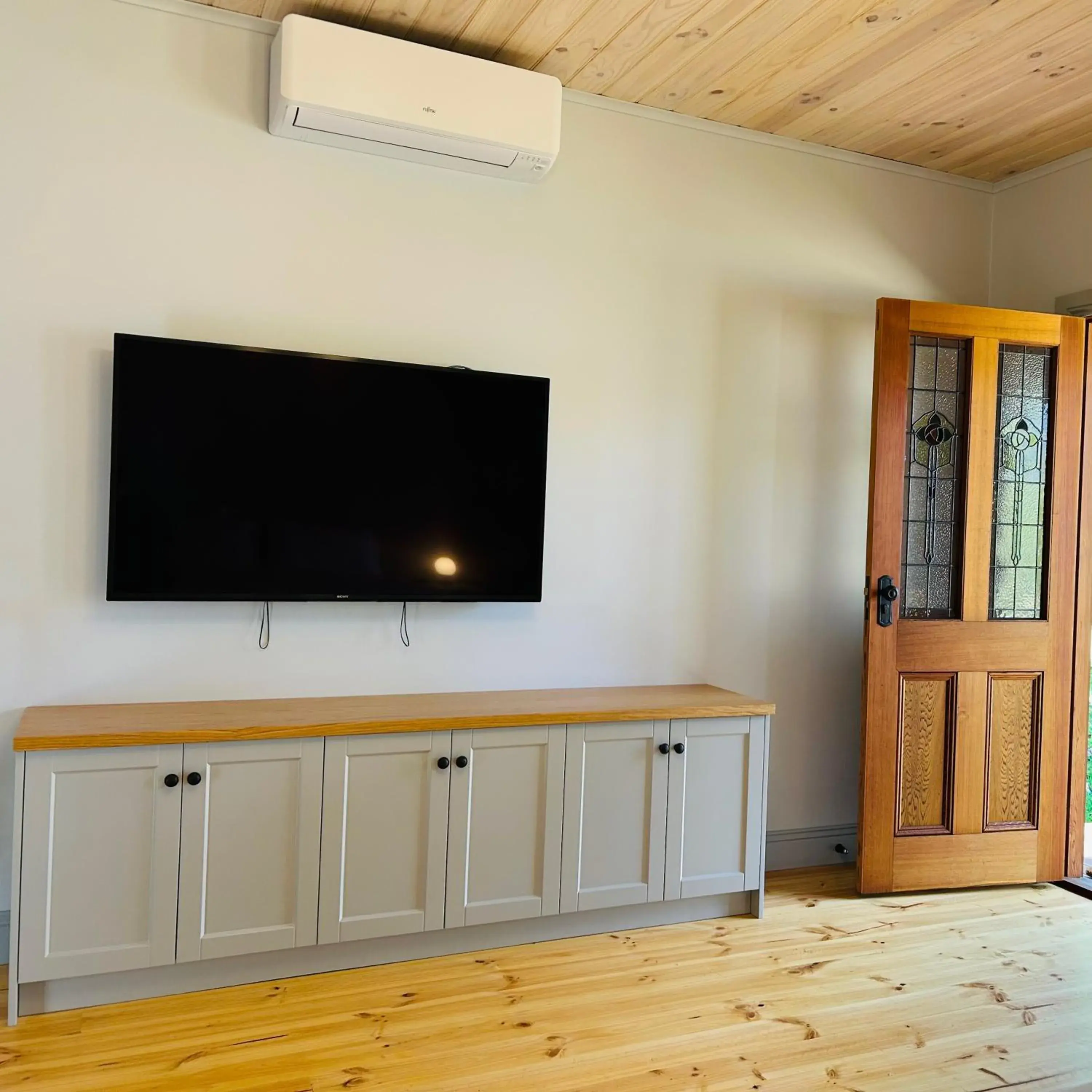 Studio - single occupancy in Willunga Gallery Cabins Studio - single occupancy in Willunga Gallery Cabins