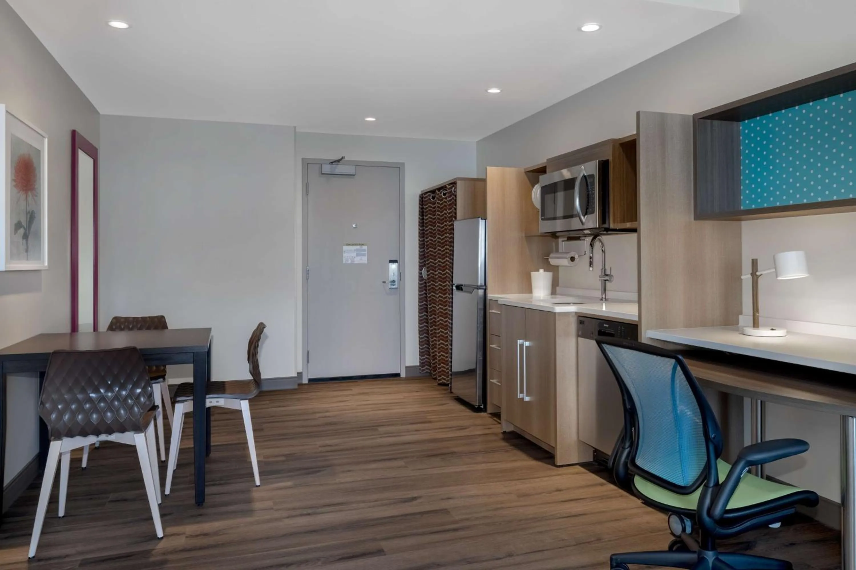 Kitchen or kitchenette in Home2 Suites By Hilton Bristol