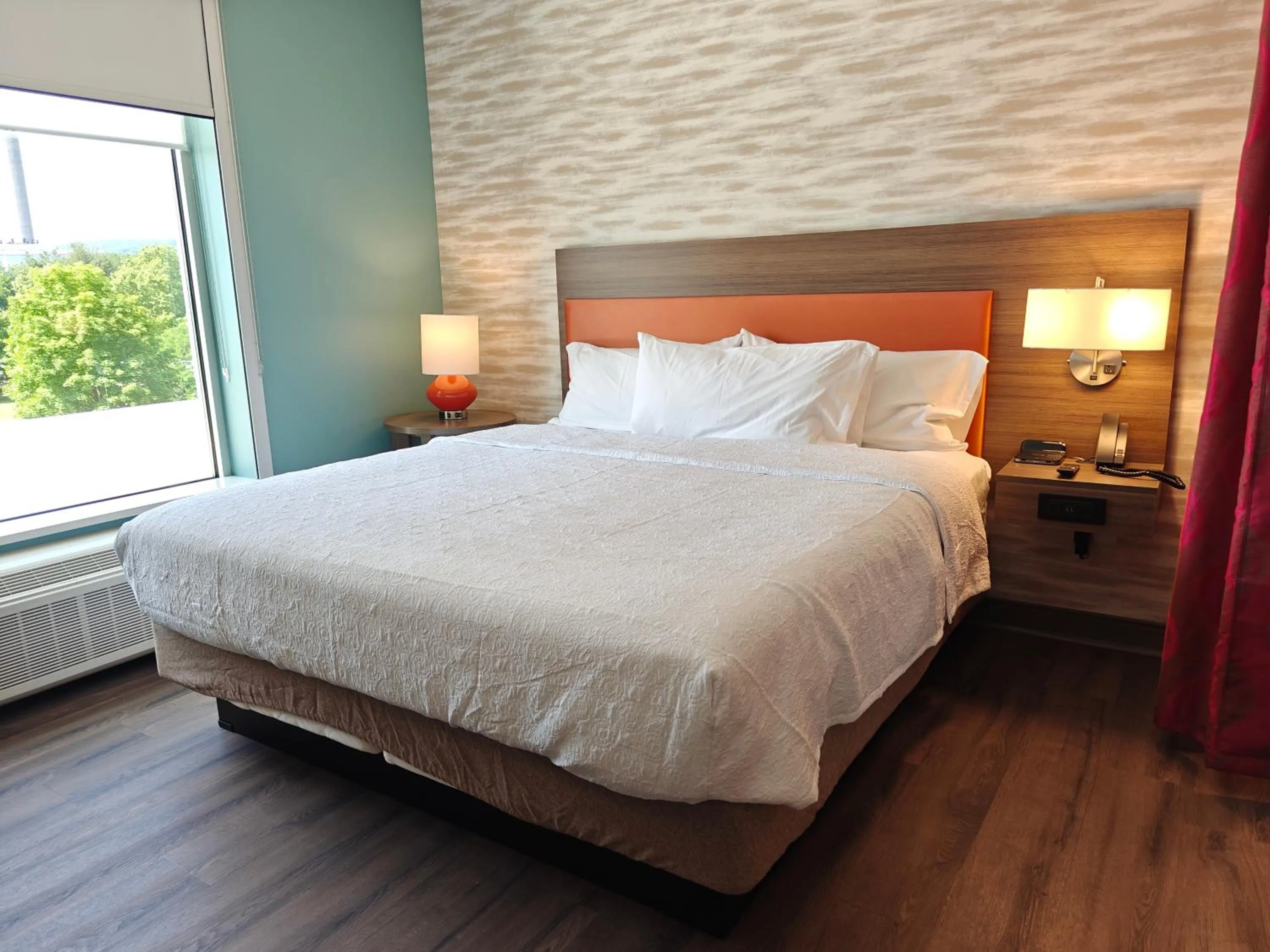 Bed in Home2 Suites By Hilton Bristol
