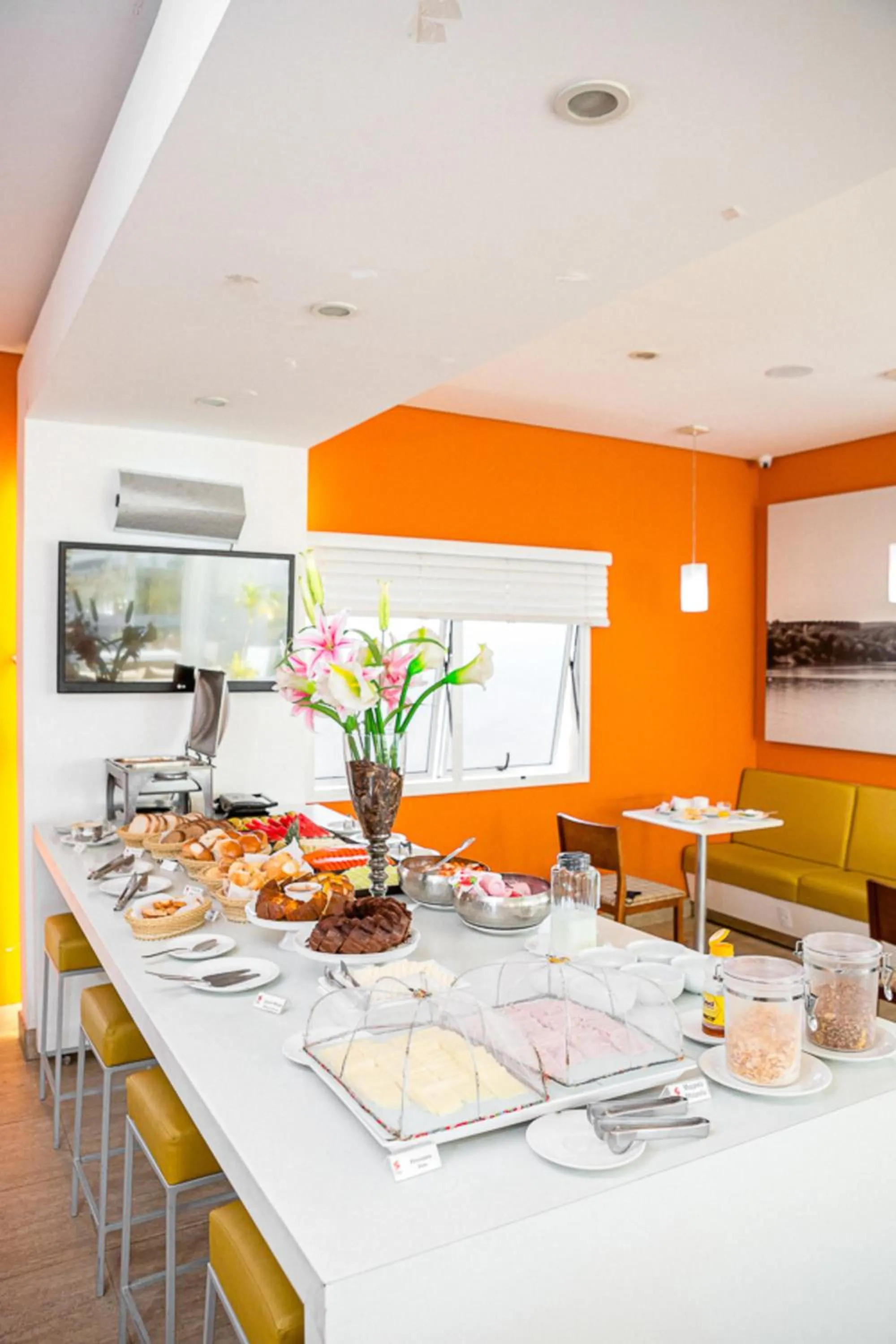 Buffet breakfast in VOA Business Supreme Choice Confins