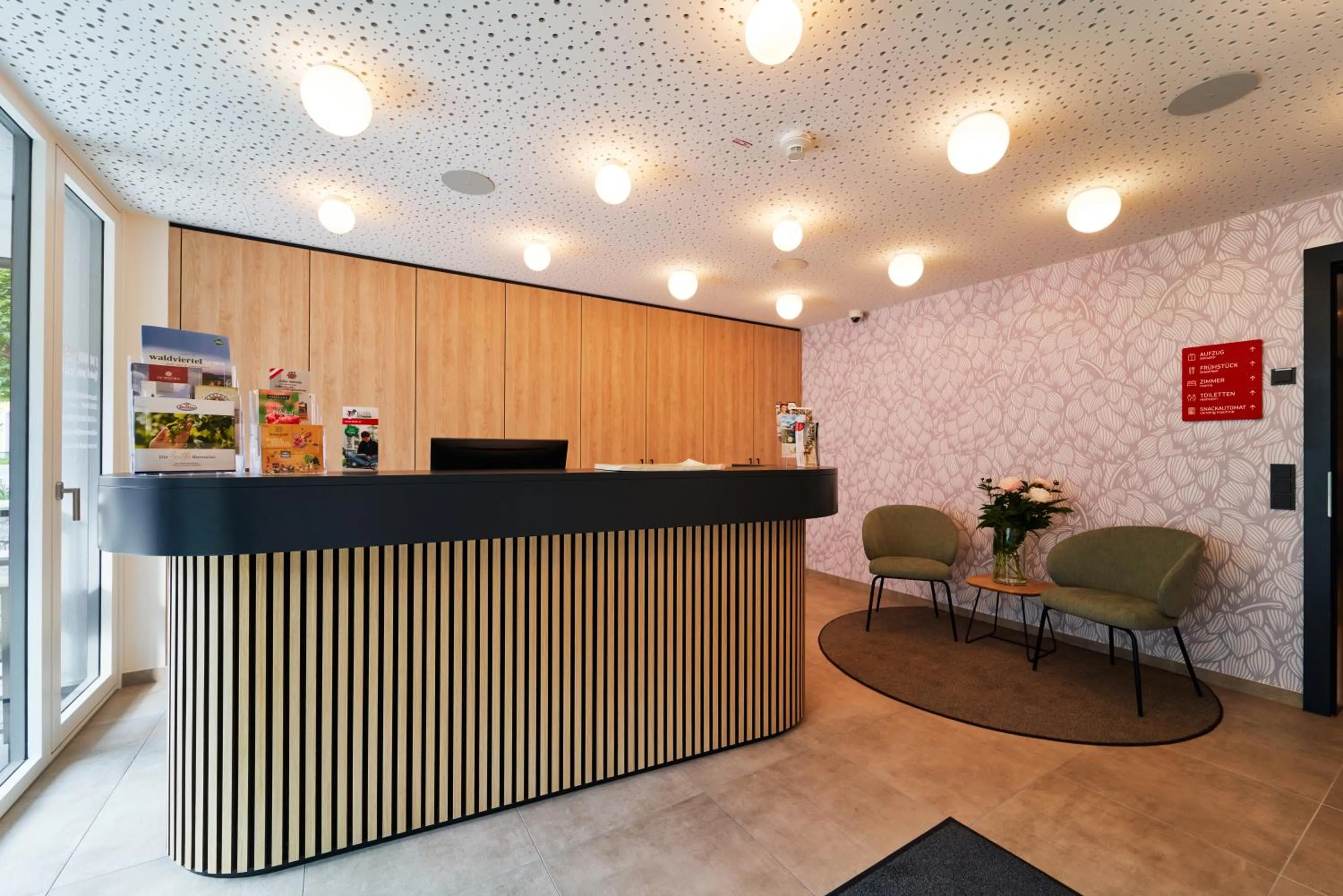 Lobby or reception in I'M INN Zwettl - Hotel zum Brauhaus