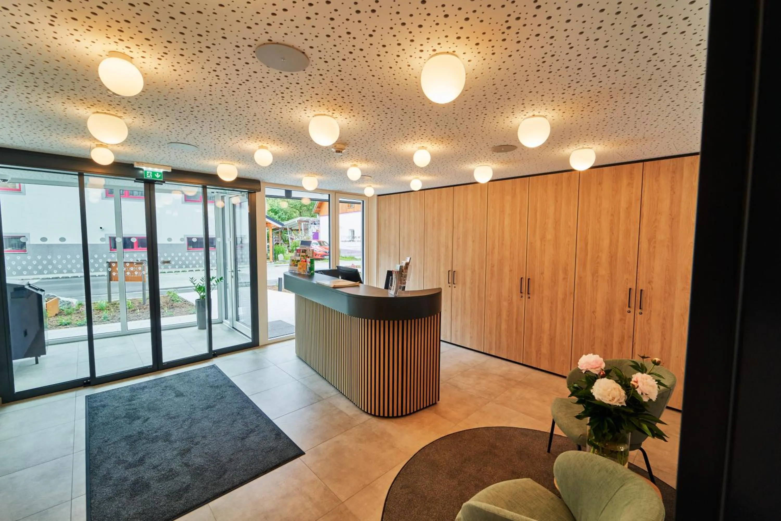 Lobby or reception in I'M INN Zwettl - Hotel zum Brauhaus