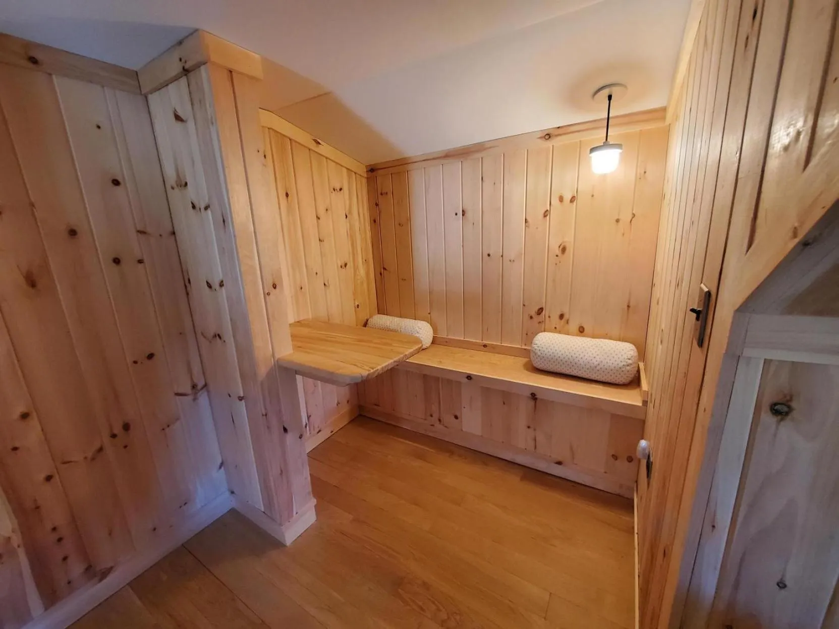 Seating area in Little Cat Lodge