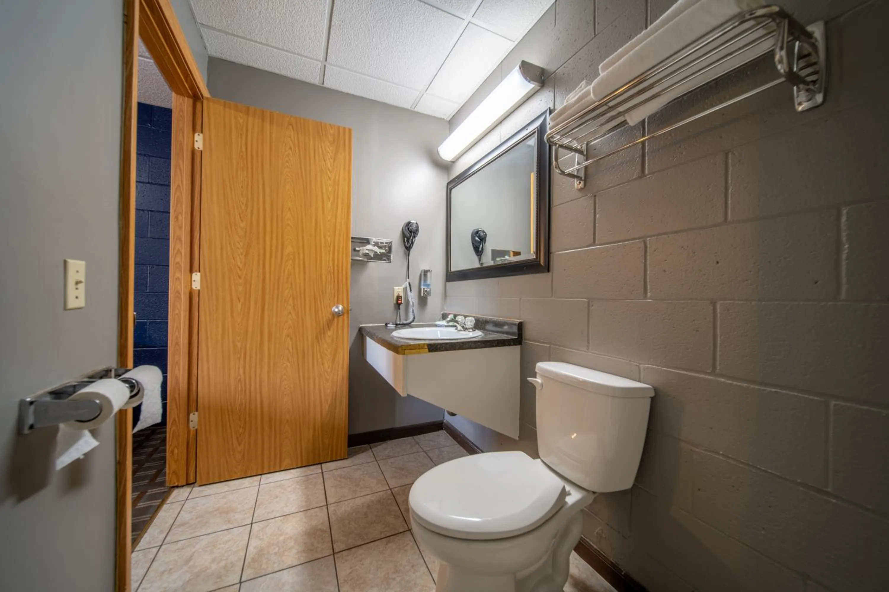 Bathroom in Sleep-ees Inn, Saginaw & Frankenmuth