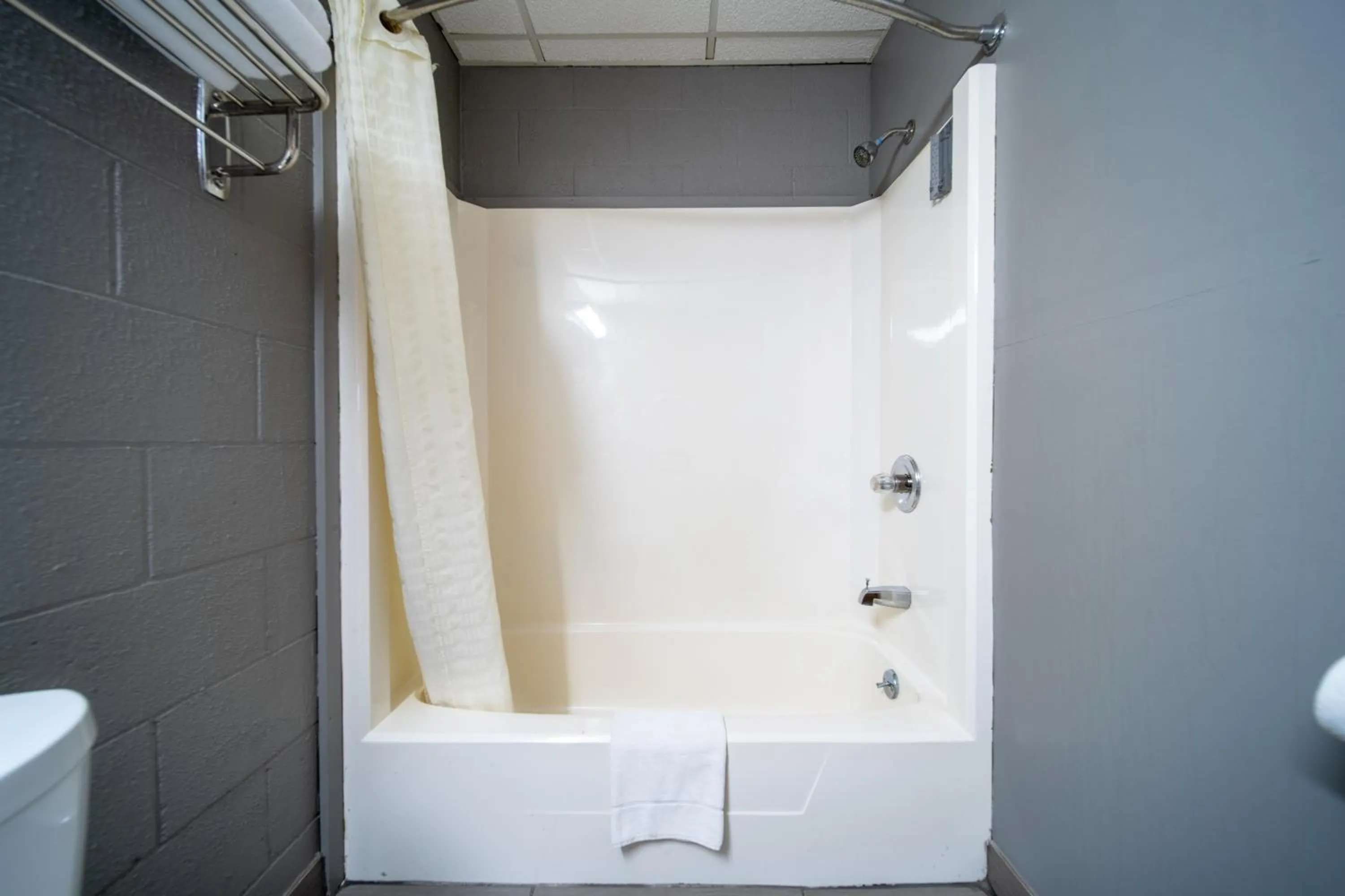 Bathroom in Sleep-ees Inn, Saginaw & Frankenmuth