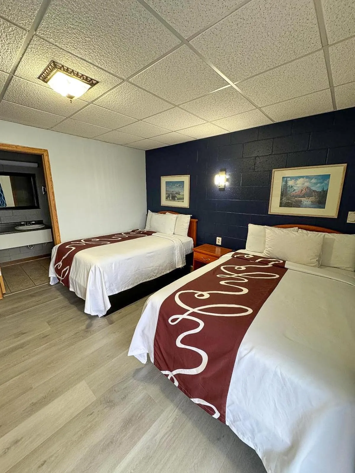 Bed in Sleep-ees Inn, Saginaw & Frankenmuth