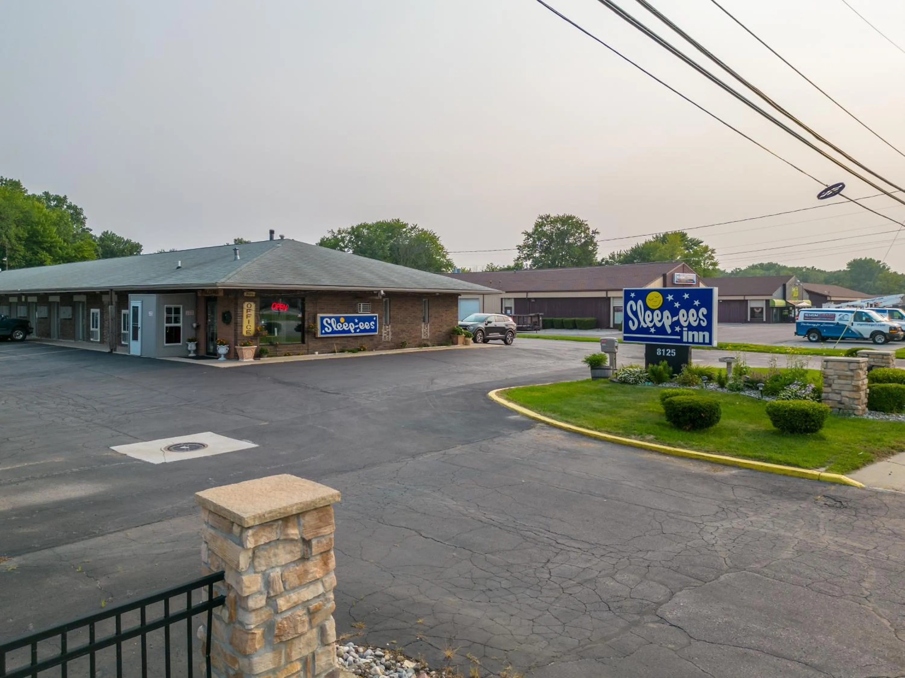 Property building in Sleep-ees Inn, Saginaw & Frankenmuth
