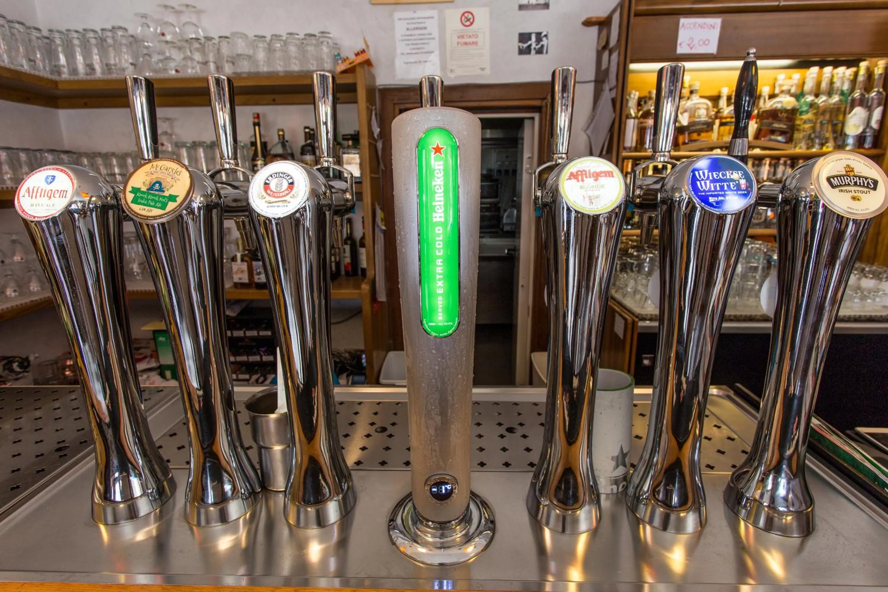 Restaurant/places to eat in B&B White Moon