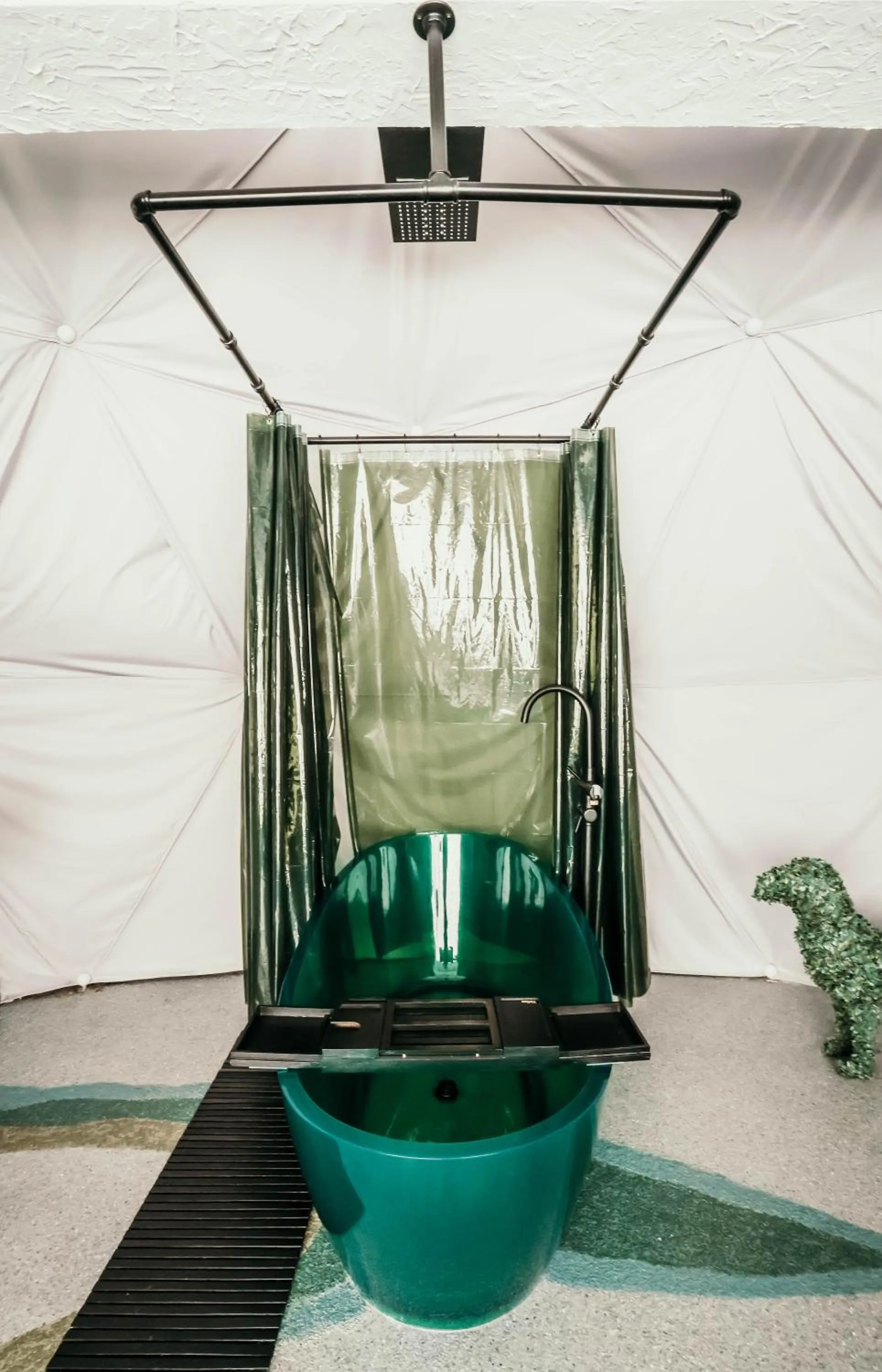 Bath in DayDreamer Domes