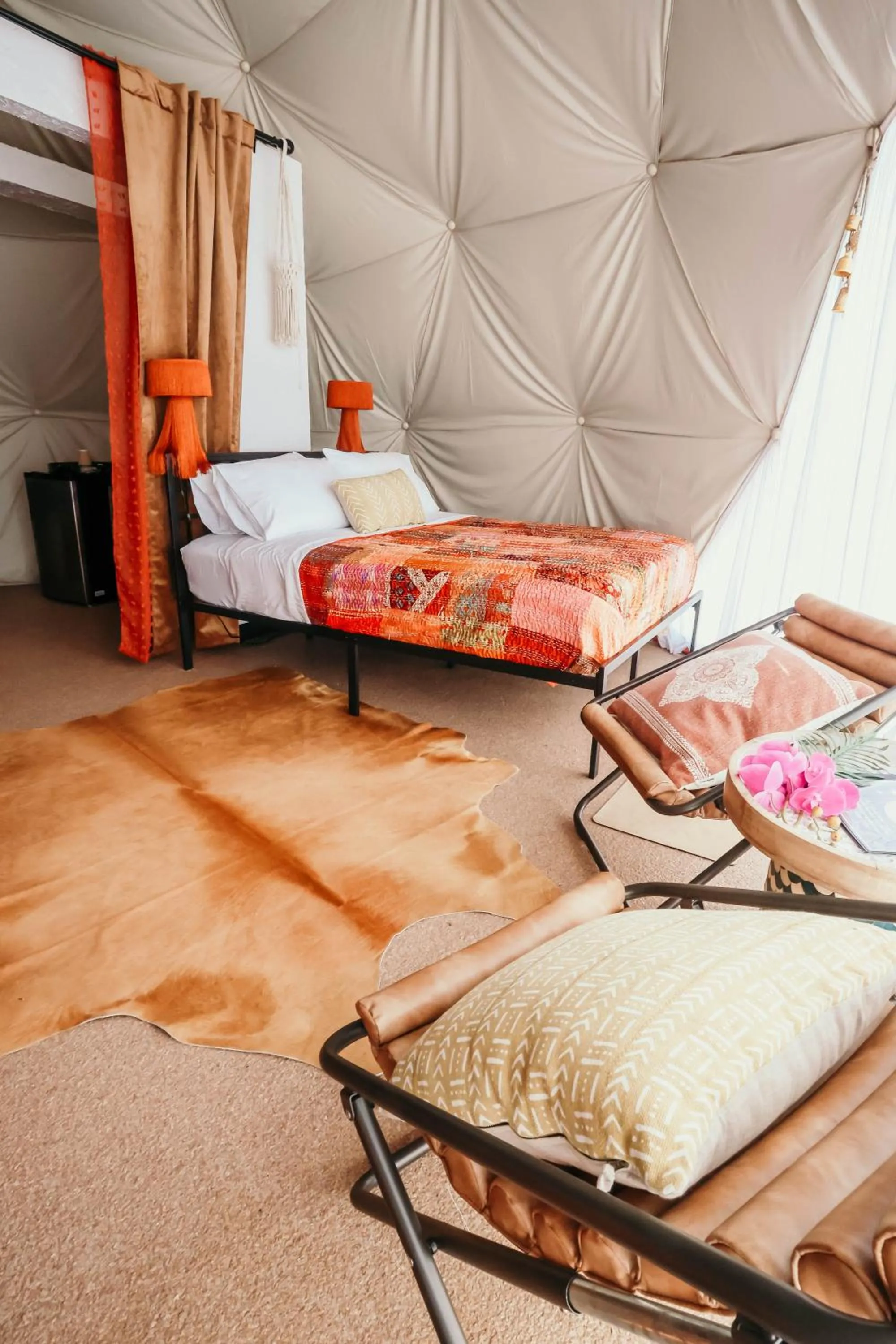 Photo of the whole room, Bed in DayDreamer Domes