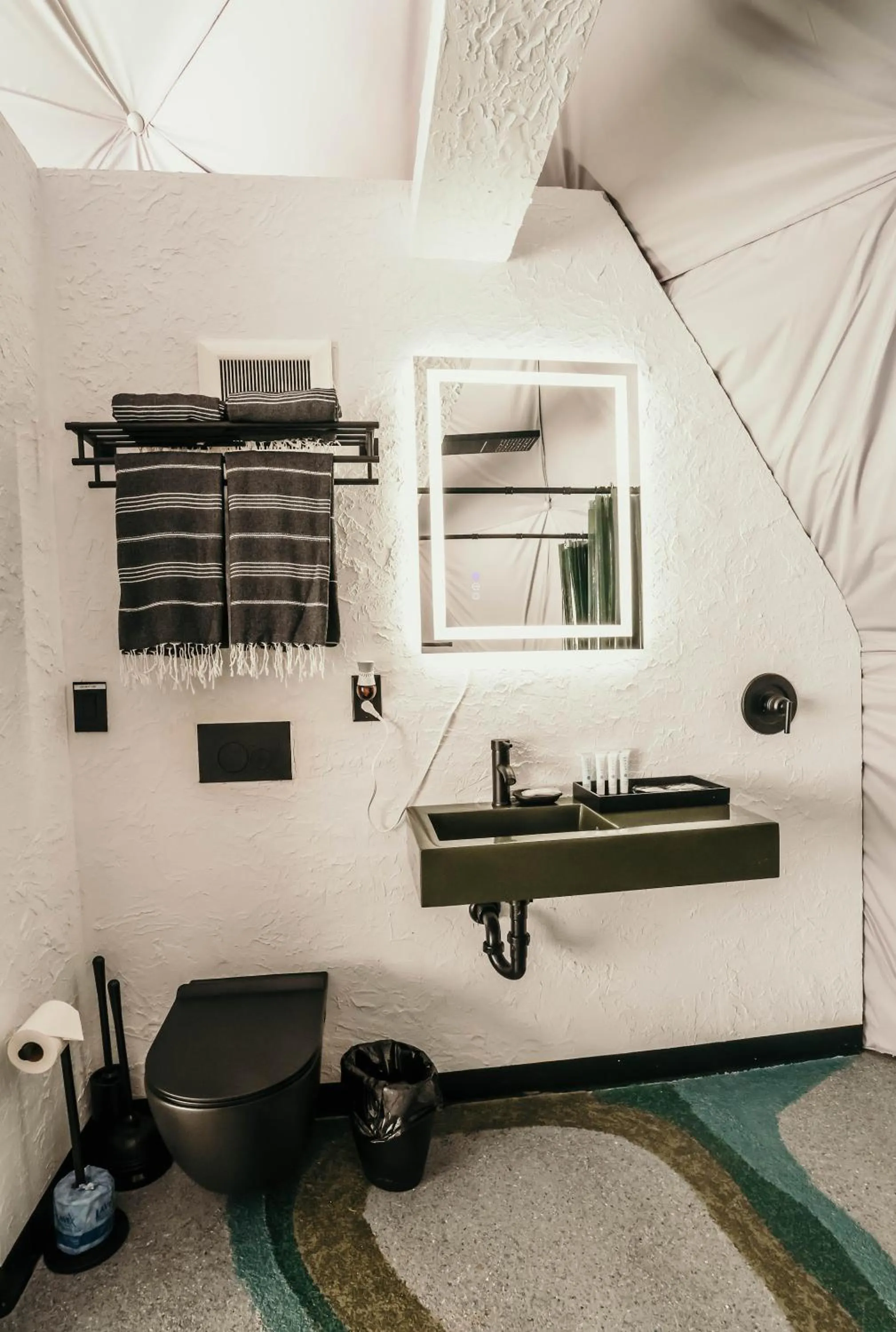 Bathroom in DayDreamer Domes