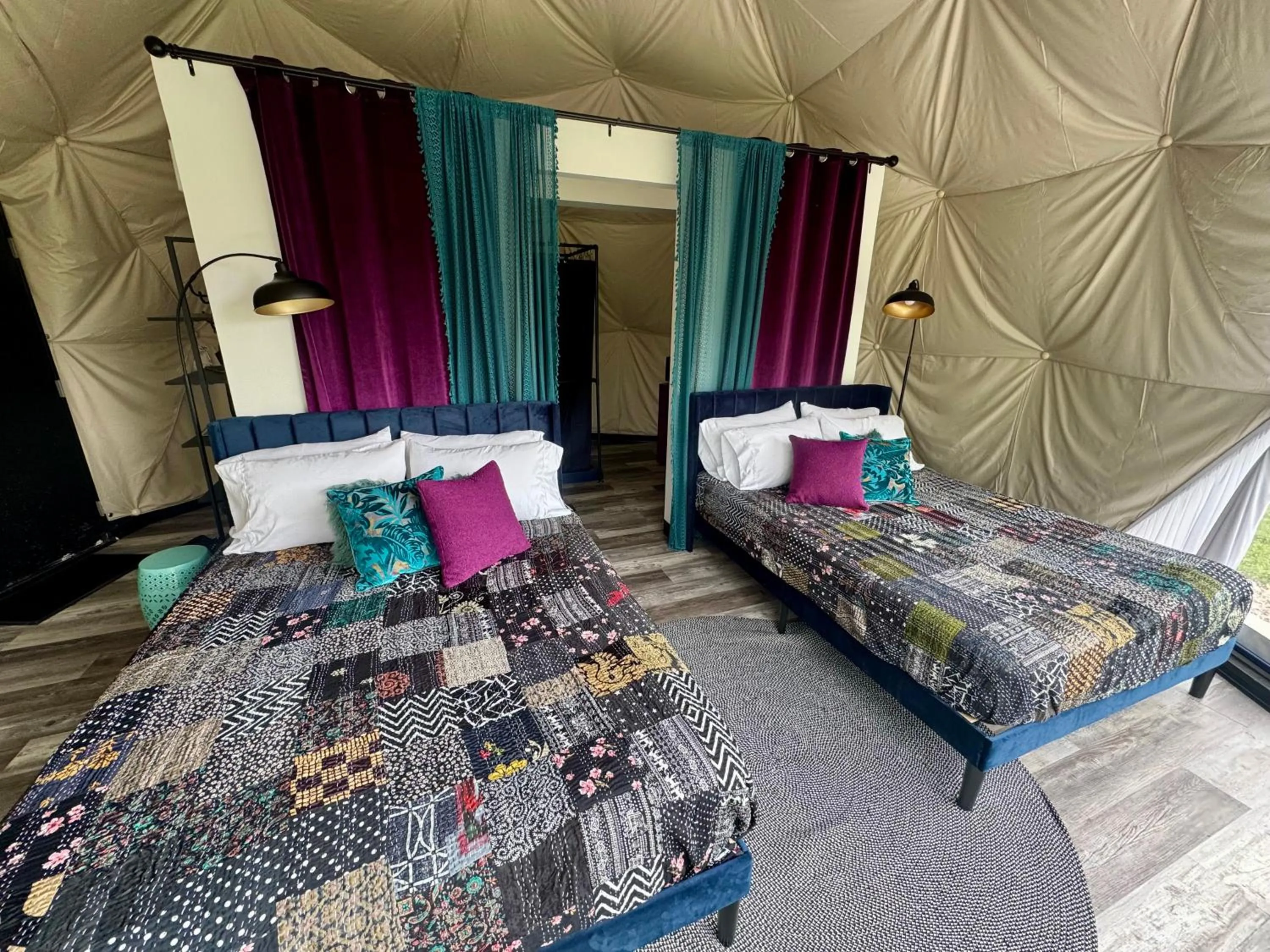 Photo of the whole room, Bed in DayDreamer Domes